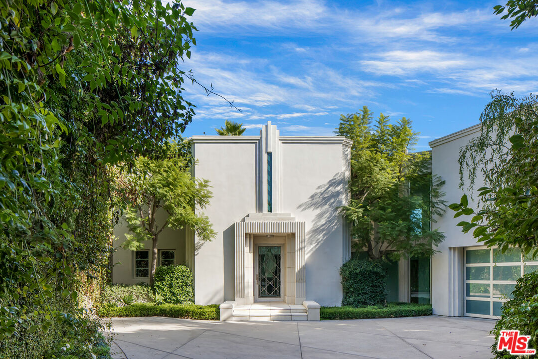 Los Angeles, California, 90069, United States, 3 Bedrooms Bedrooms, ,6 BathroomsBathrooms,Residential,For Sale,1731707