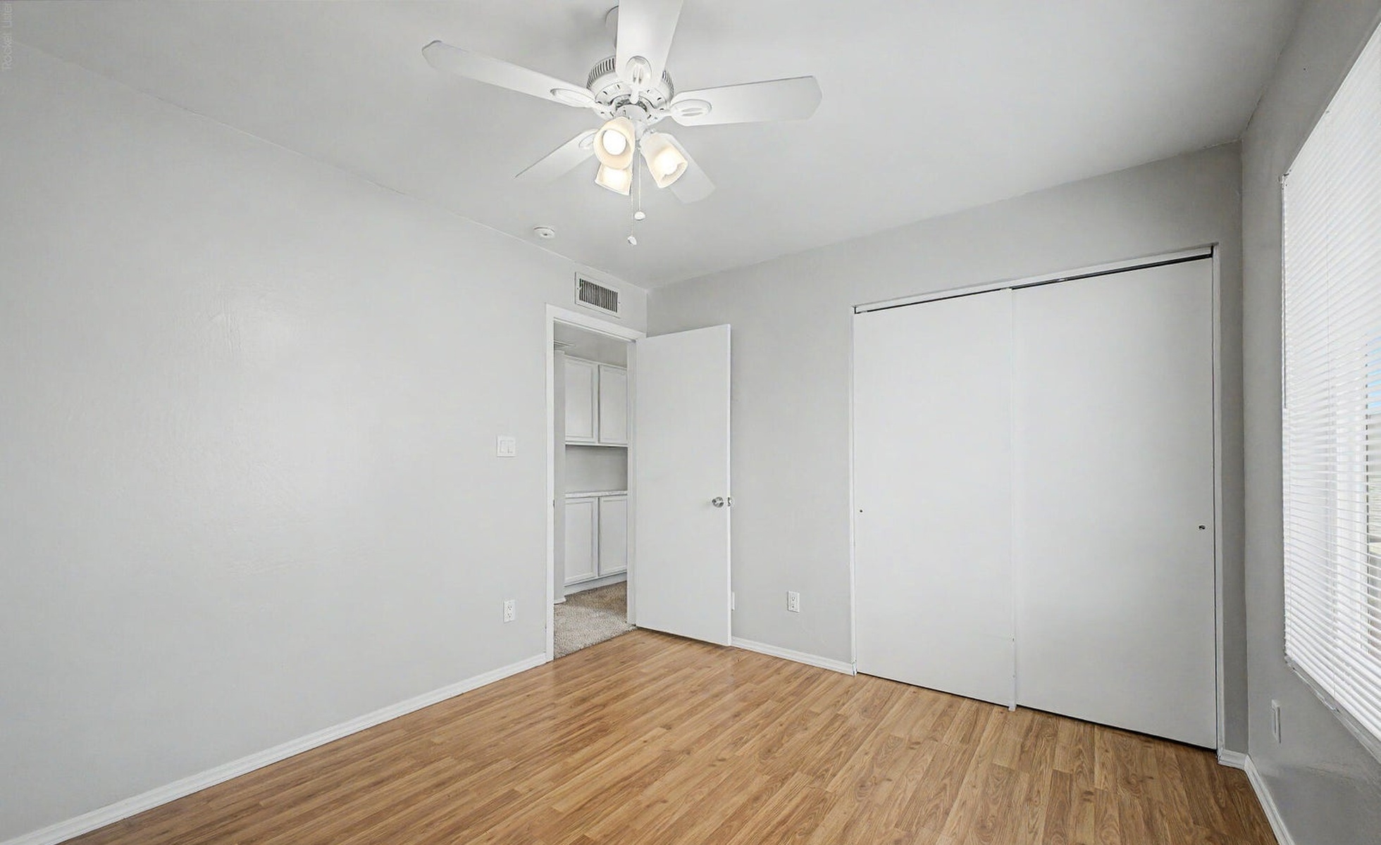  2455 E Broadway Road  Mesa, AZ - 物件實景