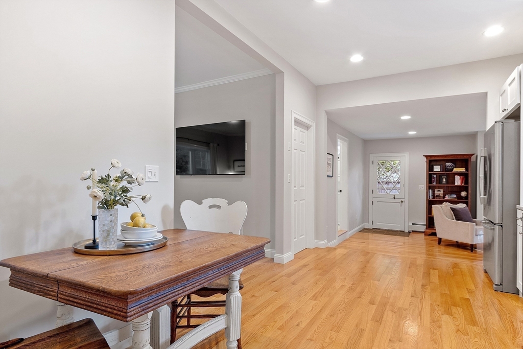 Andover, Massachusetts, 01810, United States, 2 Bedrooms Bedrooms, ,1 BathroomBathrooms,Residential,For Sale,1941591