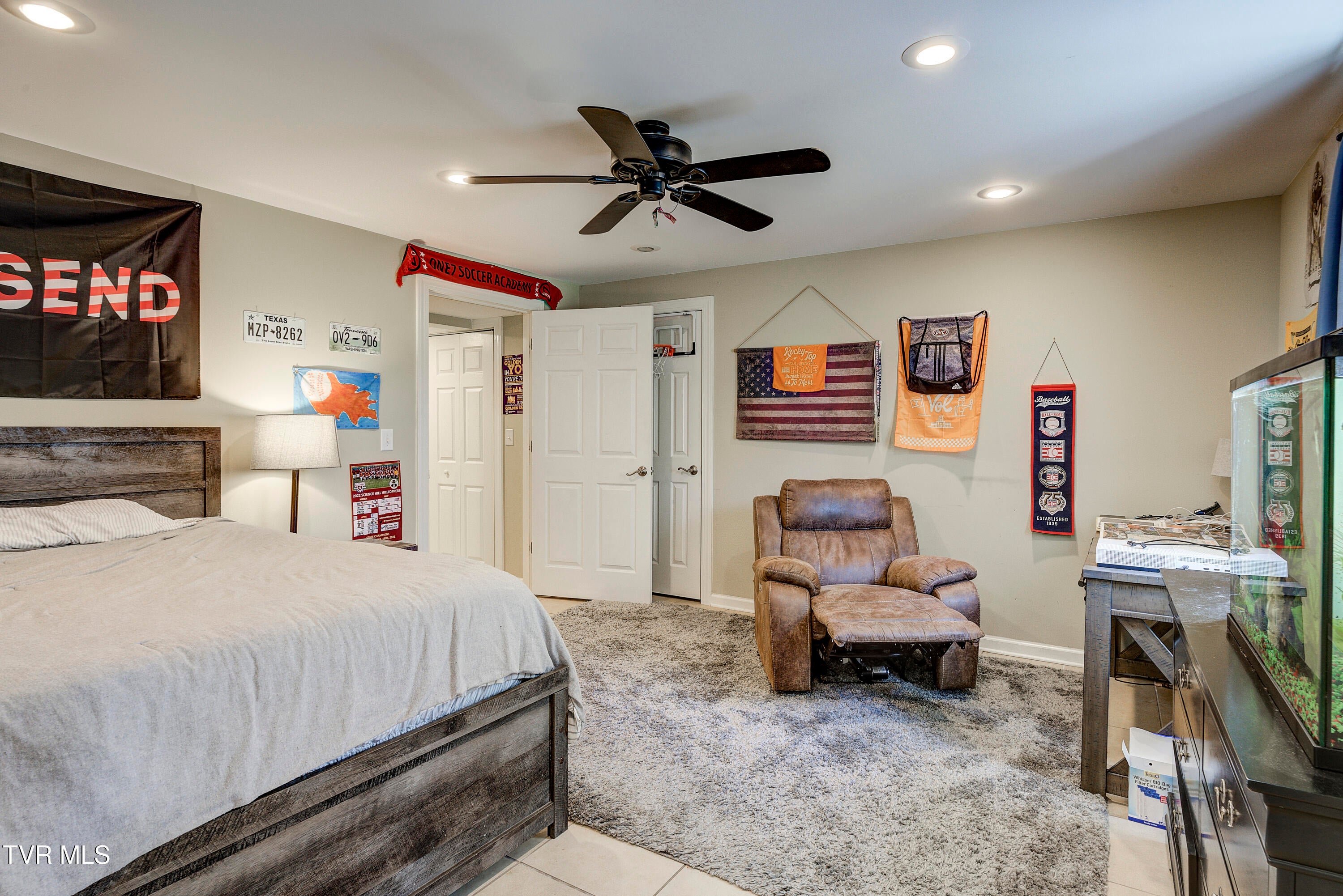 Johnson City, Tennessee, 37604, United States, 5 Bedrooms Bedrooms, ,3 BathroomsBathrooms,Residential,For Sale,1964815