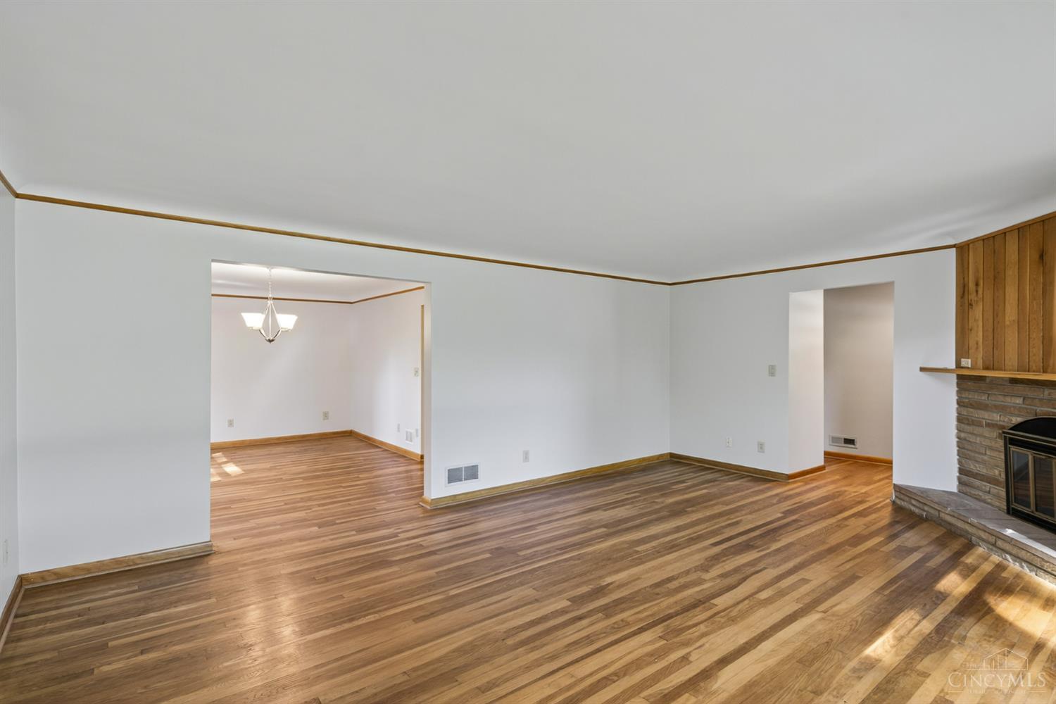 Madeira, Ohio, 45243, United States, 3 Bedrooms Bedrooms, ,2 BathroomsBathrooms,Residential,For Sale,1971231