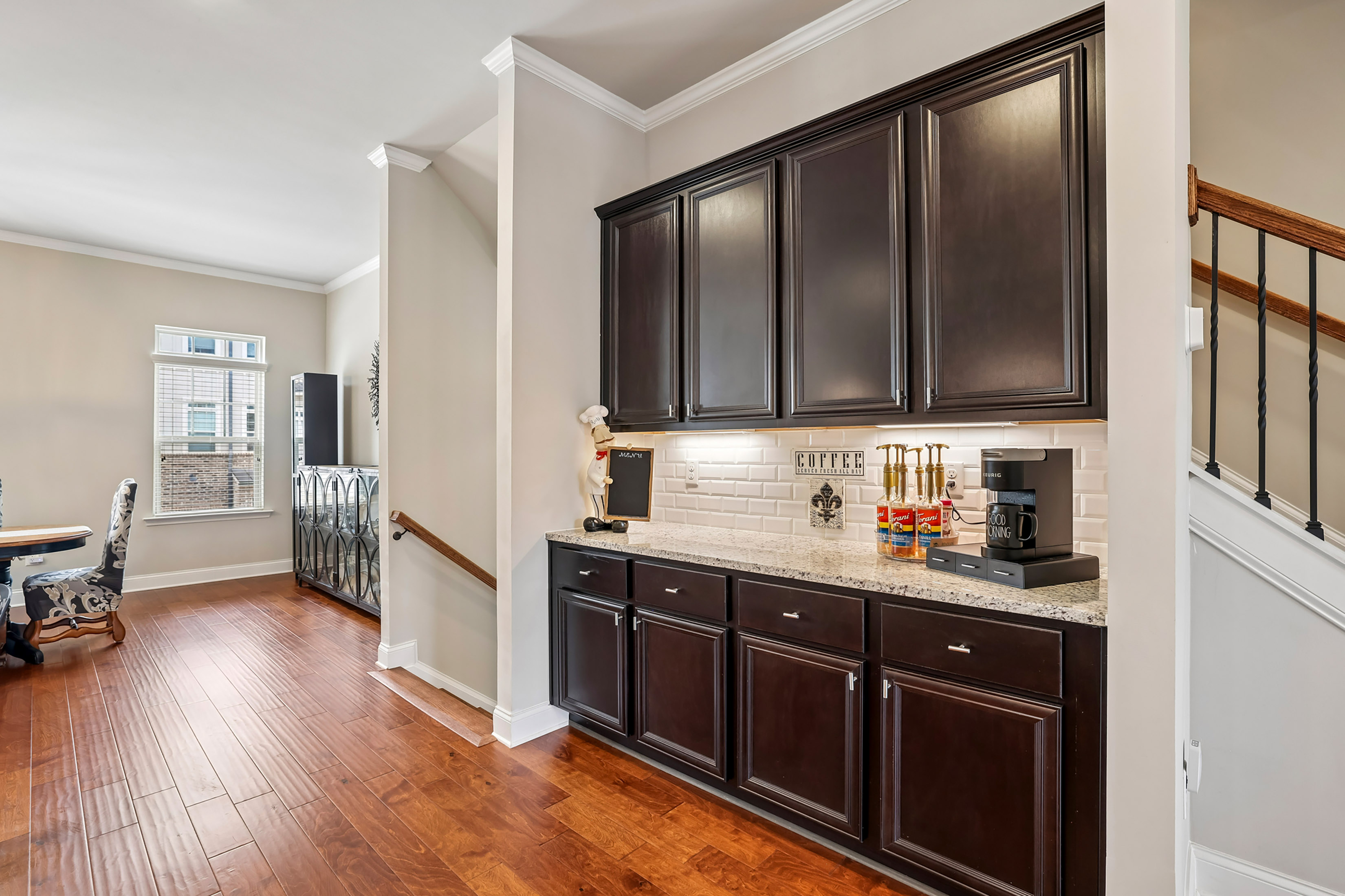  Modern Elegance in Beautifully Designed Townhome - 物件實景