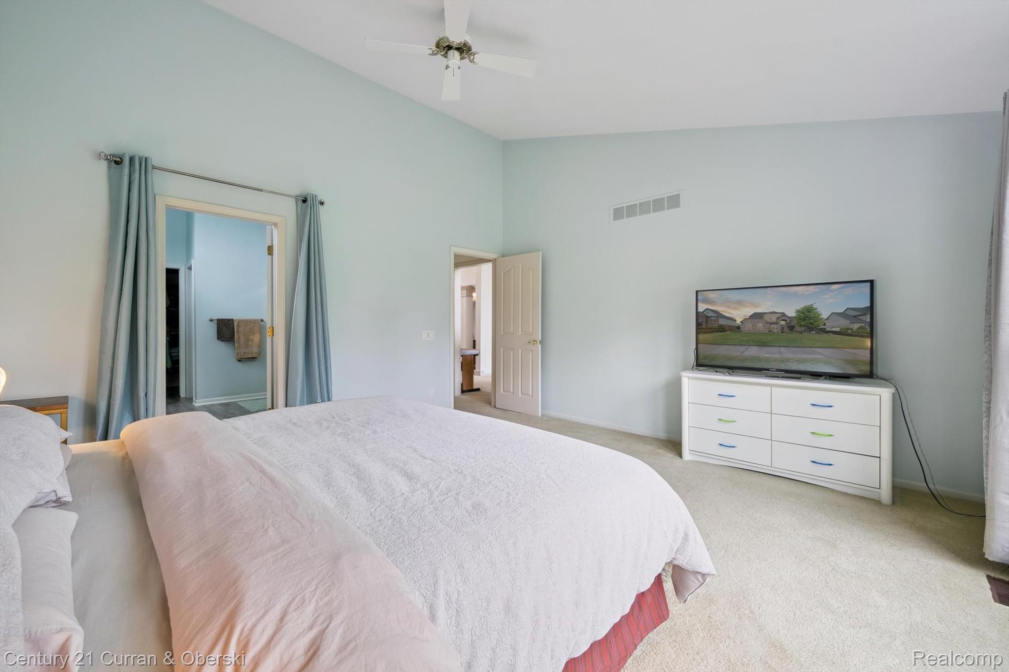 Canton Charter Township, Michigan, 48187, United States, 4 Bedrooms Bedrooms, ,3 BathroomsBathrooms,Residential,For Sale,1977619