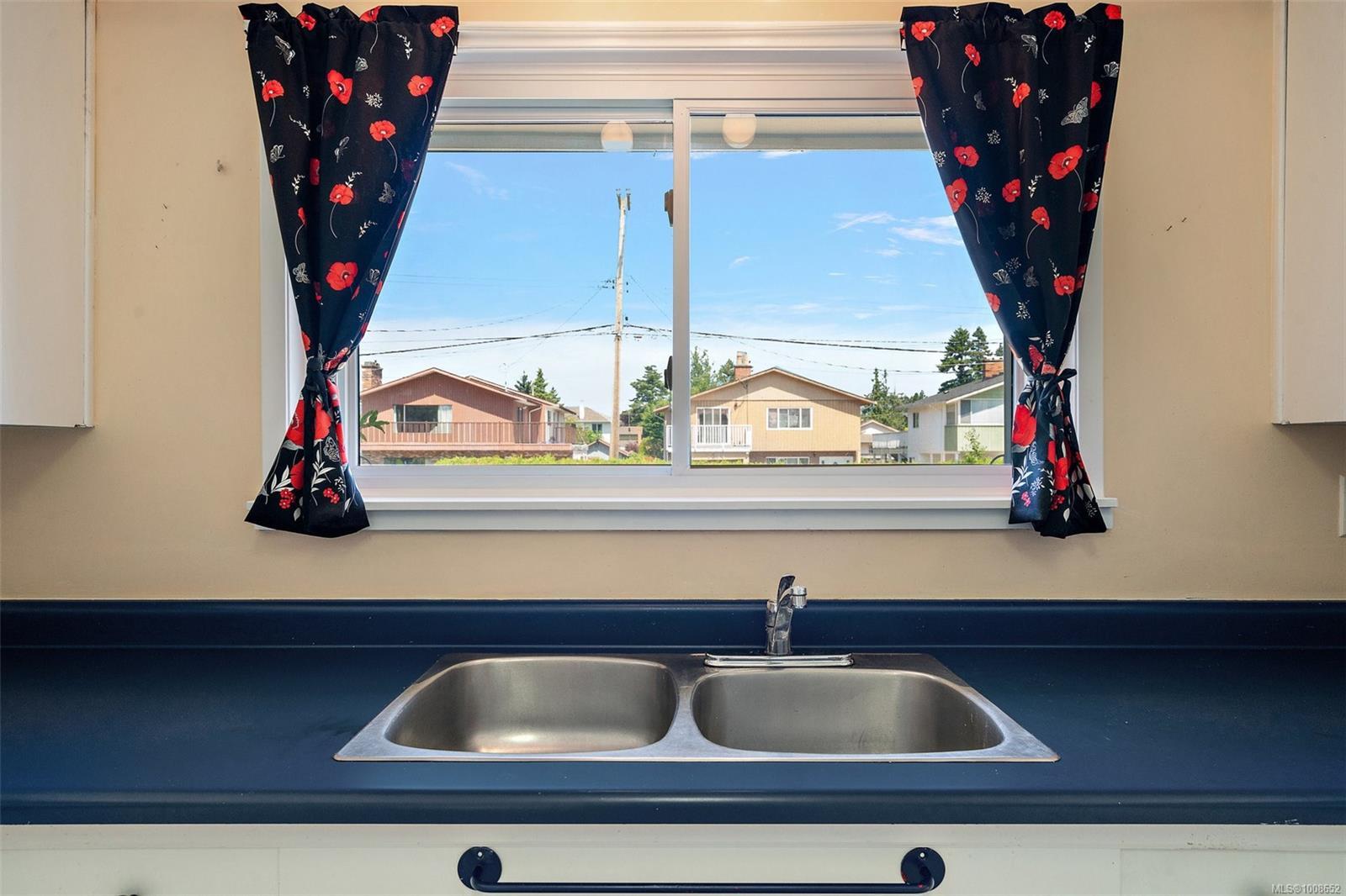 SAANICH, British Columbia, V8N 2E2, CA, 4 Bedrooms Bedrooms, ,Residential,For Sale,1949175