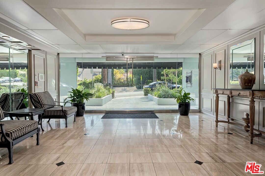 West Hollywood, California, 90069, United States, 1 Bedroom Bedrooms, ,1 BathroomBathrooms,Residential,For Sale,1939893