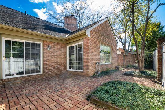 Upper Arlington, Ohio, 43220, United States, 3 Bedrooms Bedrooms, ,3 BathroomsBathrooms,Residential,For Sale,1987809