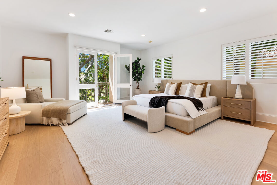 Beverly Hills, California, 90210, United States, 6 Bedrooms Bedrooms, ,8 BathroomsBathrooms,Residential,For Sale,1926509