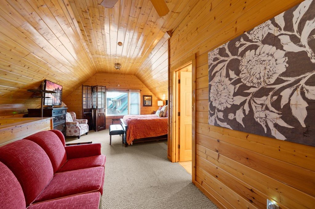 Sevierville, Tennessee, 37862, United States, 2 Bedrooms Bedrooms, ,4 BathroomsBathrooms,Residential,For Sale,1914070