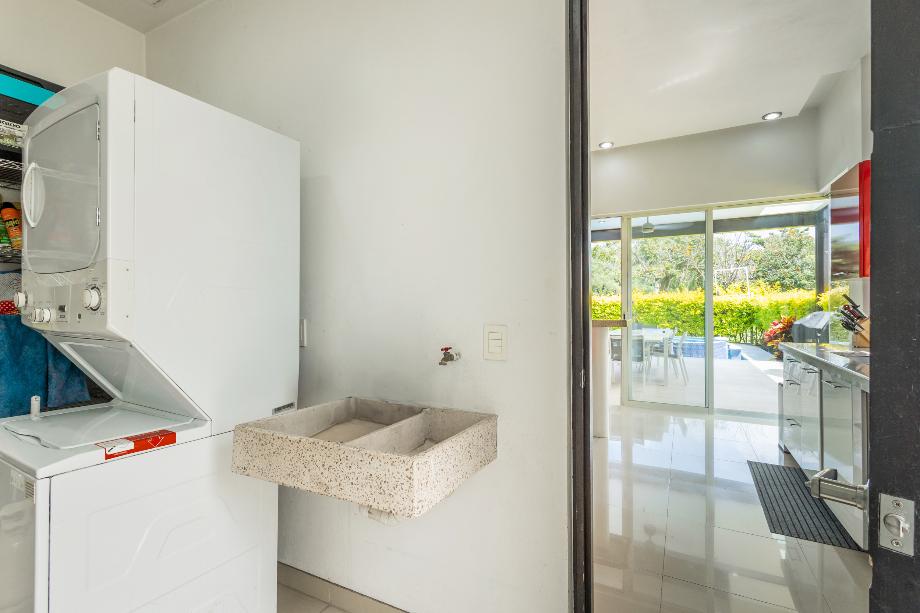 Emiliano Zapata, Morelos, 62765, Mexico, 5 Bedrooms Bedrooms, ,6 BathroomsBathrooms,Residential,For Sale,1965524