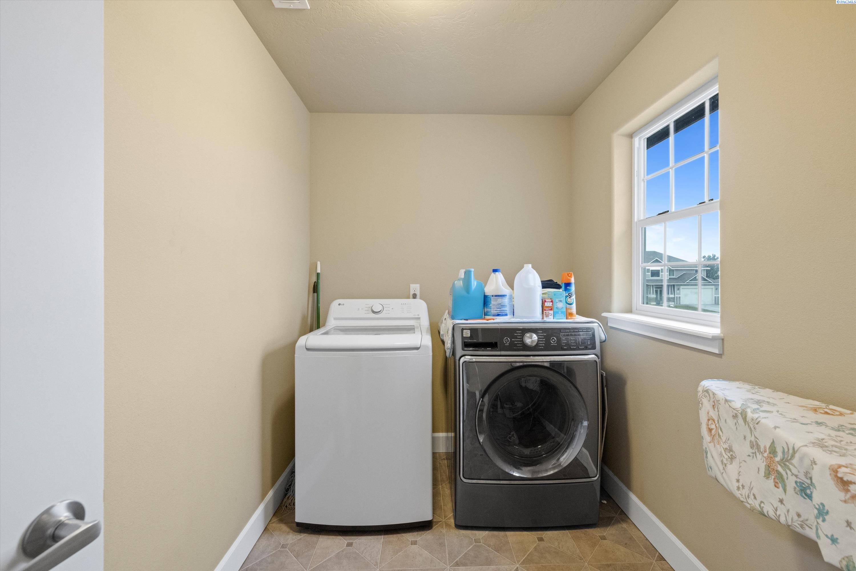 Pasco, Washington, 99301, United States, 6 Bedrooms Bedrooms, ,3 BathroomsBathrooms,Residential,For Sale,1705184