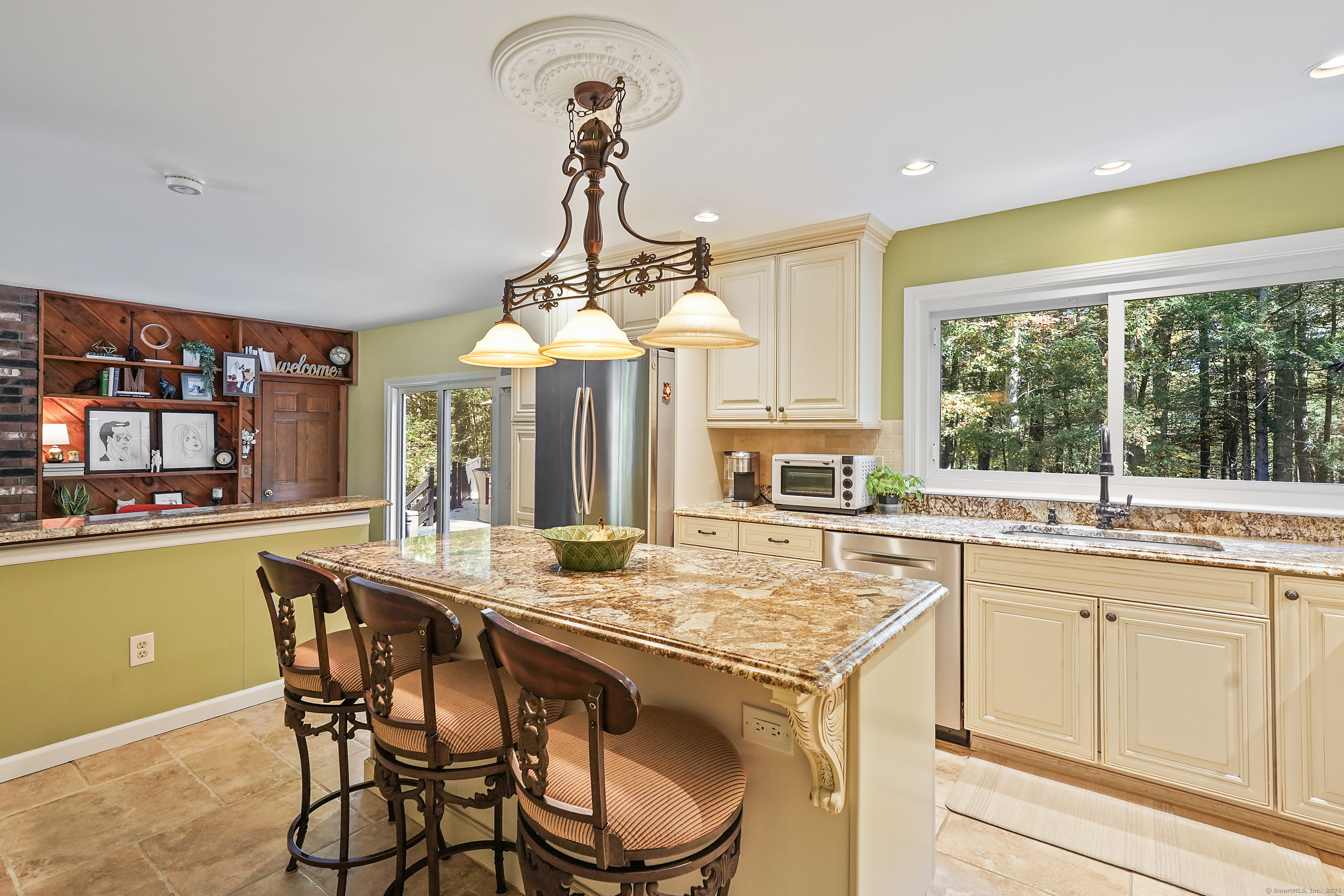 Brookfield, Connecticut, 06804, United States, 4 Bedrooms Bedrooms, ,3 BathroomsBathrooms,Residential,For Sale,1969368