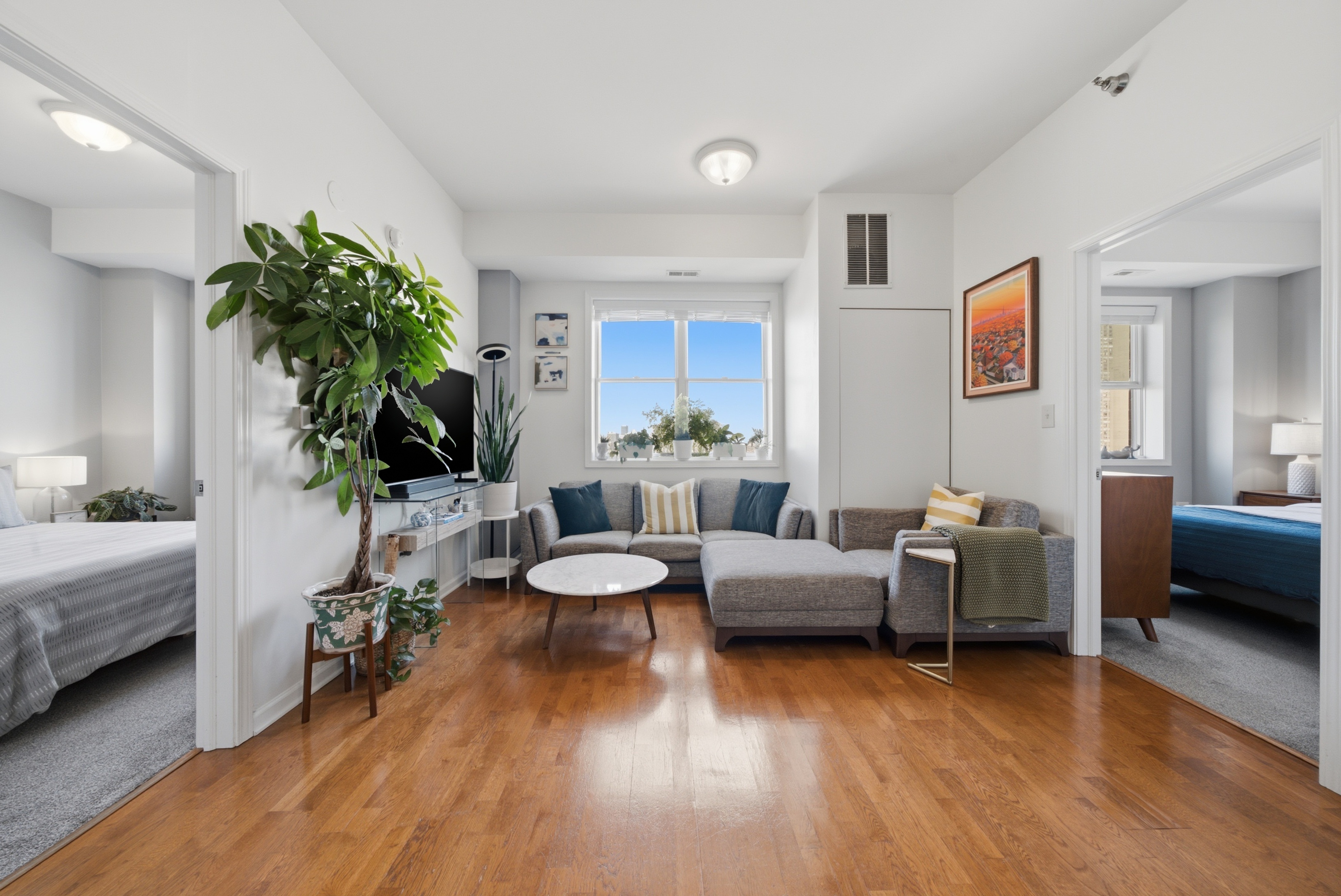  Enjoy the Best of City Living in this Bright, High-floor 2 Bedroom, 1 Bath Condo - 物件實景