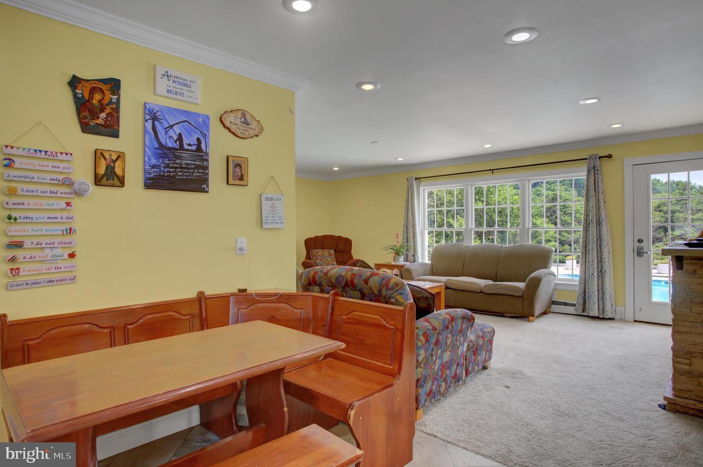 Big Pool, Maryland, 21711, United States, 5 Bedrooms Bedrooms, ,4 BathroomsBathrooms,Residential,For Sale,1897017
