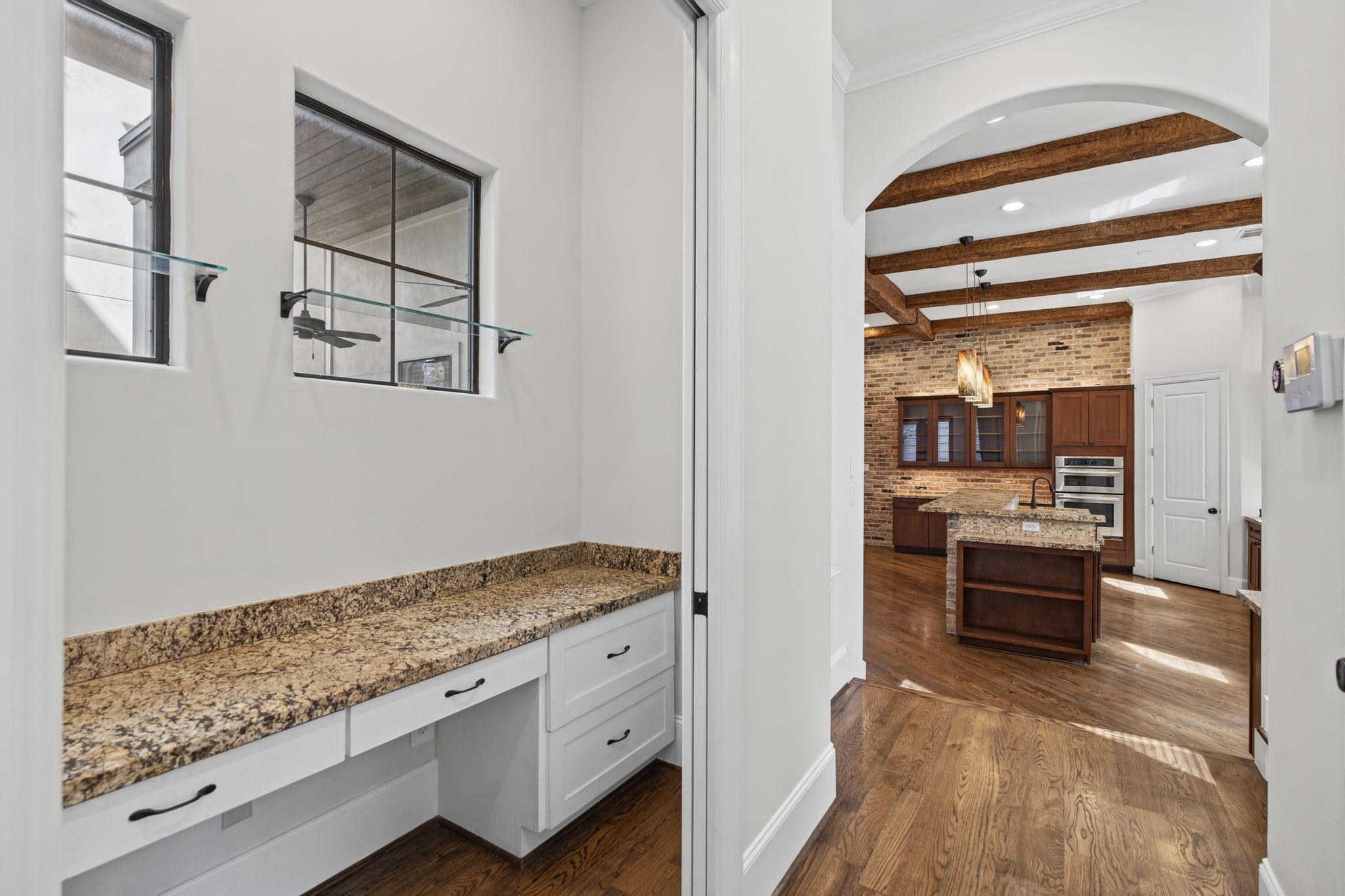  4122 Floyd Street A - 物件實景