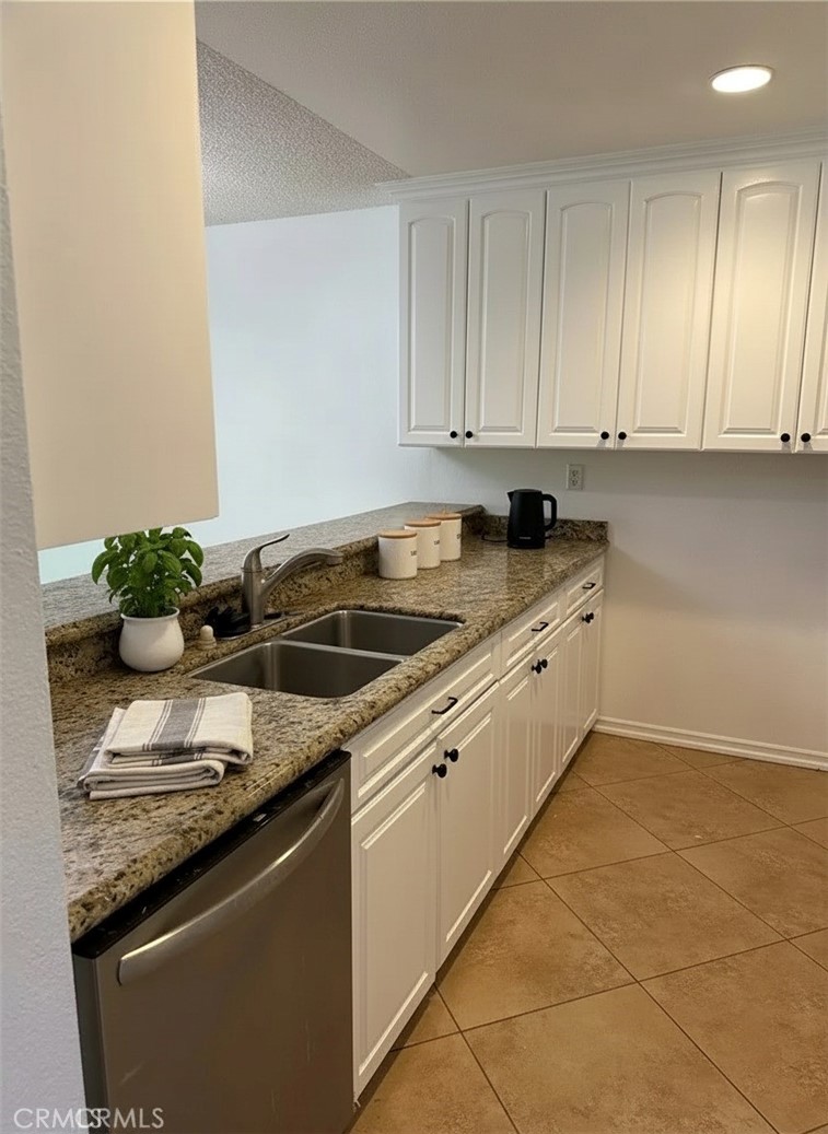 Canoga Park, California, 91303, United States, 2 Bedrooms Bedrooms, ,1 BathroomBathrooms,Residential,For Sale,1995813