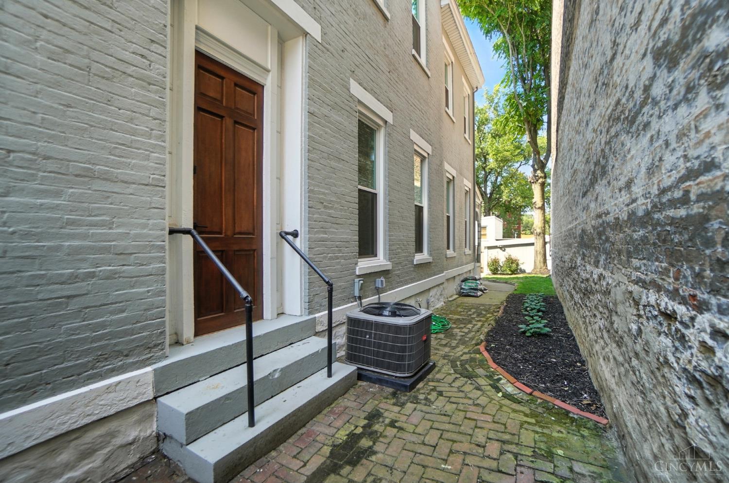 Cincinnati, Ohio, 45214, United States, 4 Bedrooms Bedrooms, ,3 BathroomsBathrooms,Residential,For Sale,1955713