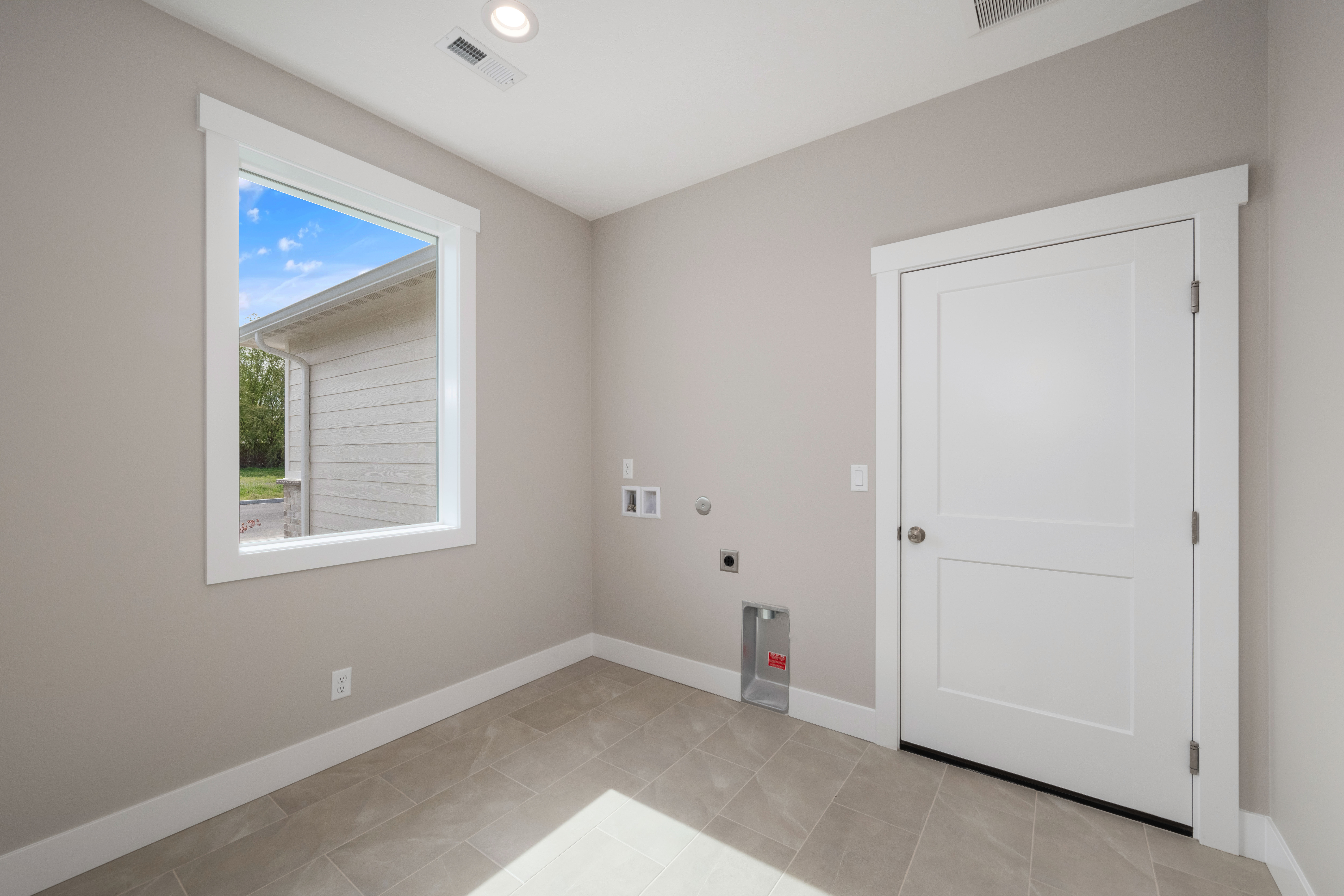  CORNER LOT - 物件實景