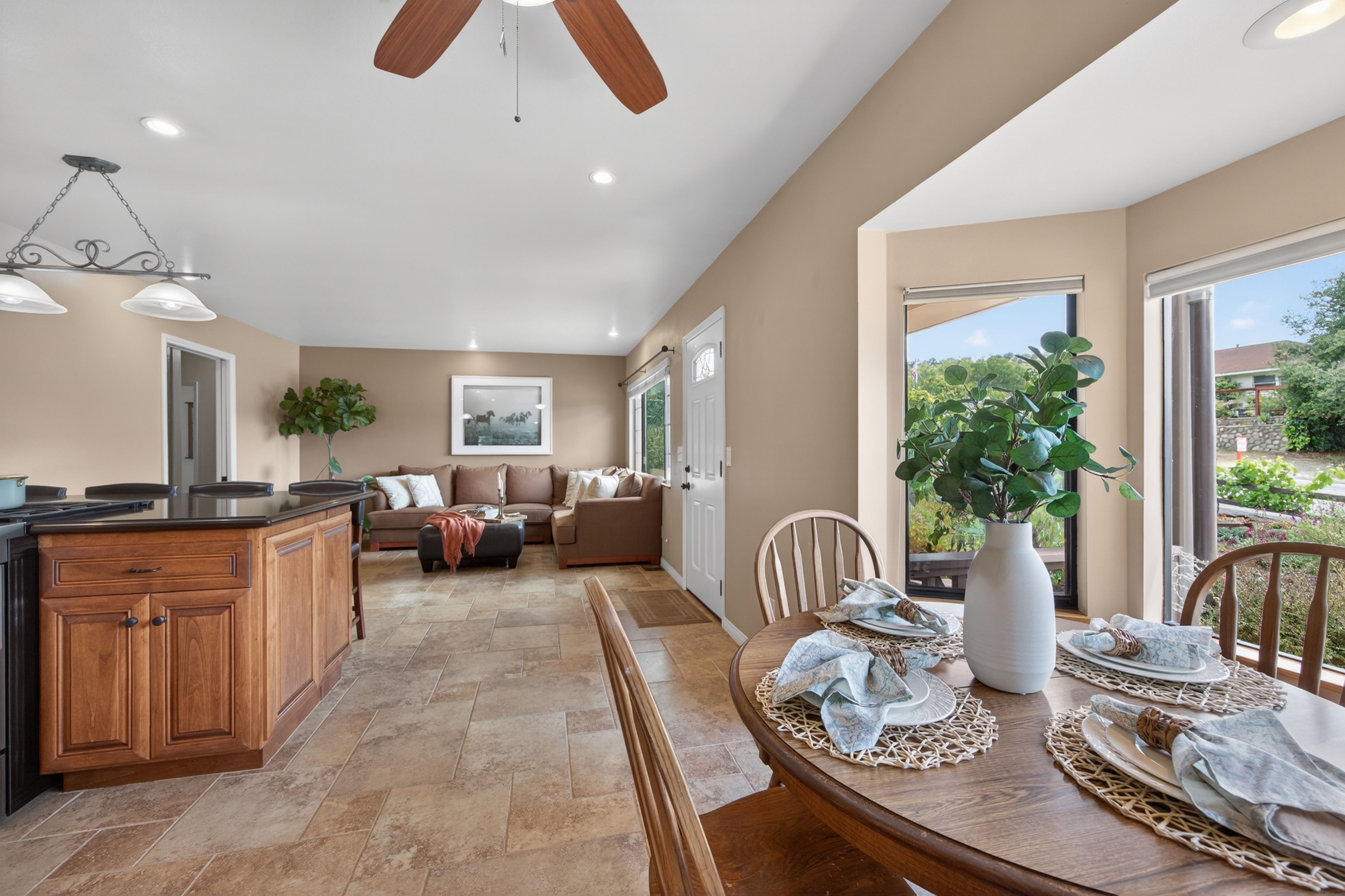 245 East Oak View Avenue, Oak View, CA 93022 - 物件實景