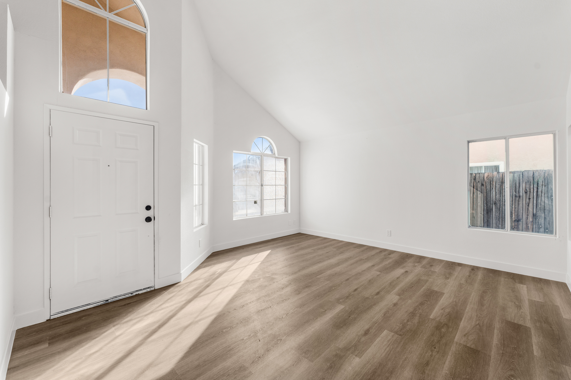 Lake Elsinore, California, 92530, United States, 4 Bedrooms Bedrooms, ,3 BathroomsBathrooms,Residential,For Sale,2005487