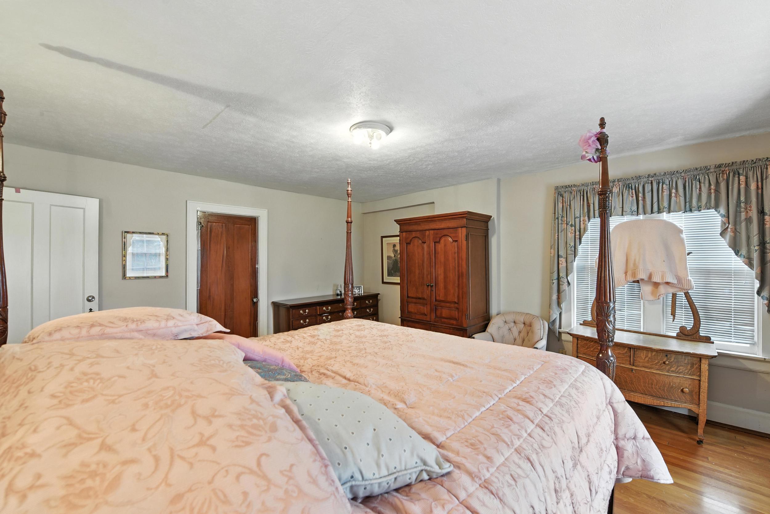 Fort Mitchell, Kentucky, 41017, United States, 3 Bedrooms Bedrooms, ,3 BathroomsBathrooms,Residential,For Sale,1901378