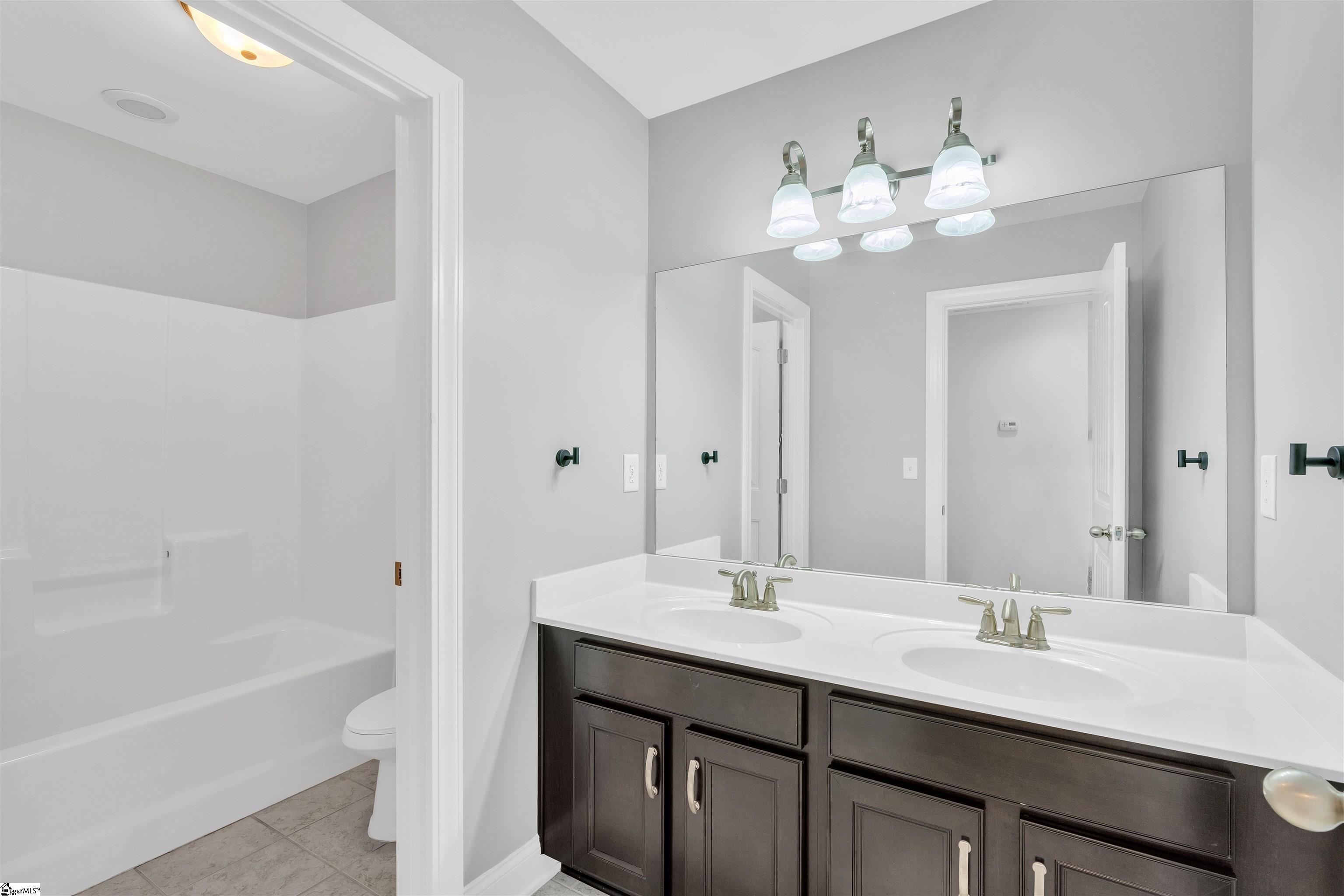 Greenville, South Carolina, 29615, United States, 5 Bedrooms Bedrooms, ,4 BathroomsBathrooms,Residential,For Sale,1827881