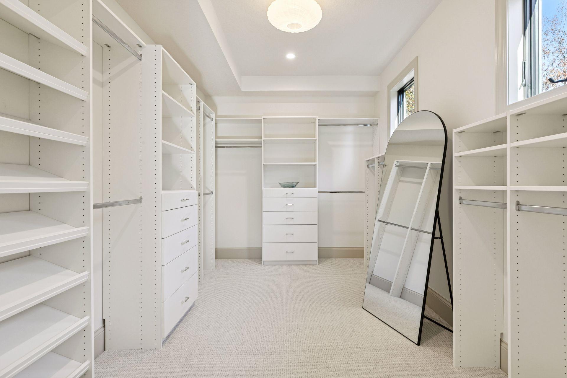 Saint Paul, Minnesota, 55105, United States, 5 Bedrooms Bedrooms, ,4 BathroomsBathrooms,Residential,For Sale,1989282