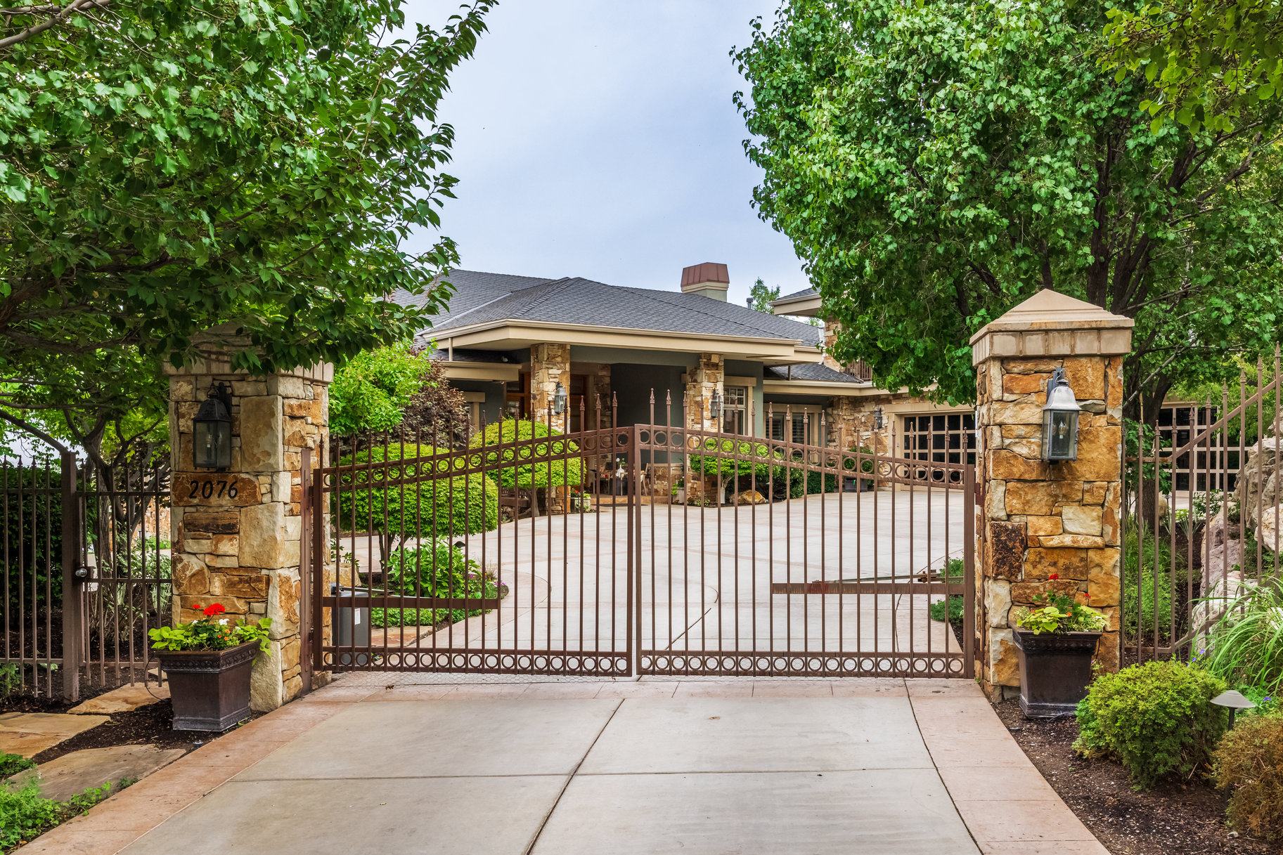  Timeless East Bench Craftsman Estate with Gated Entry, Expansive Light and Views - 物件實景