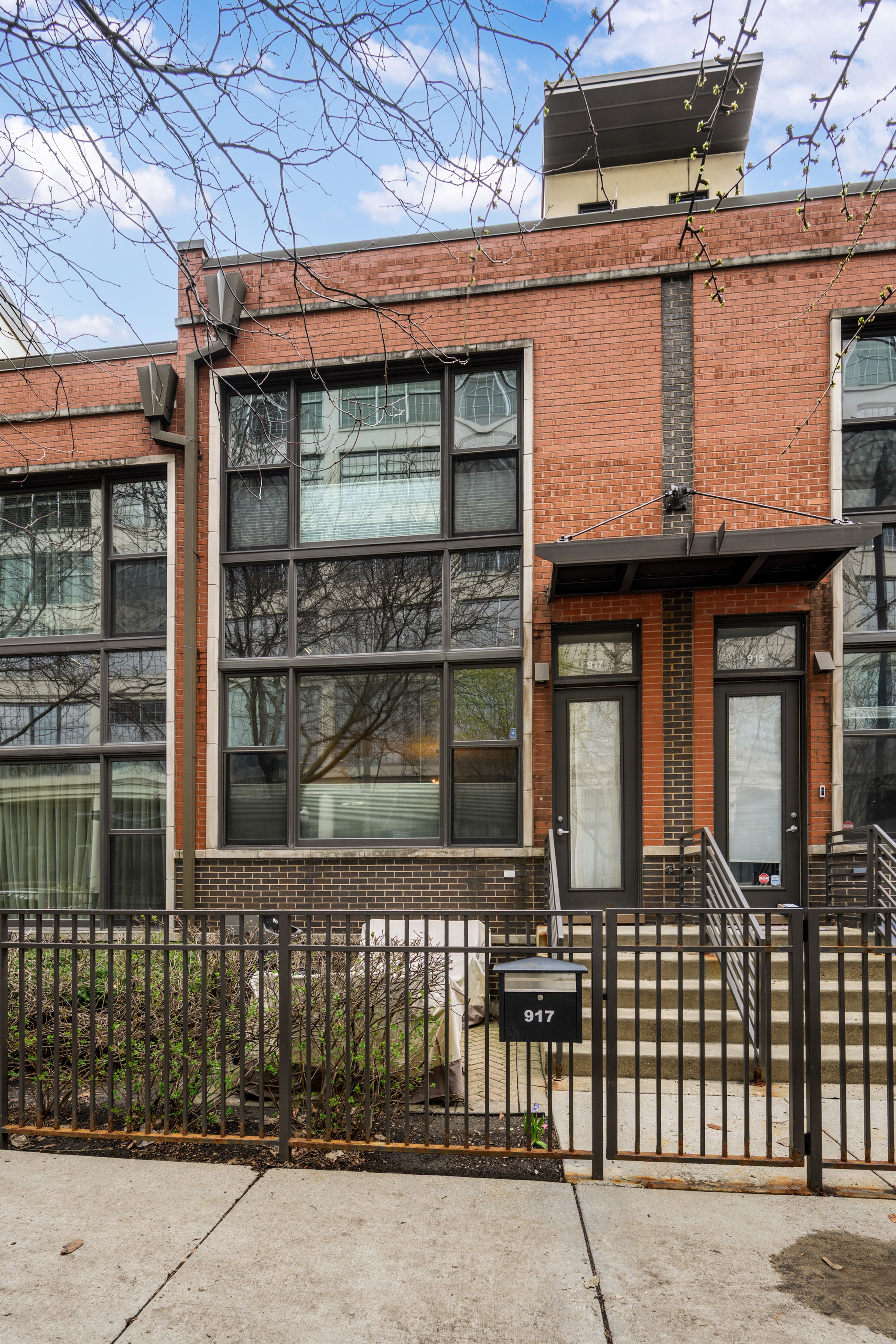  Bright, Updated Townhome in River North