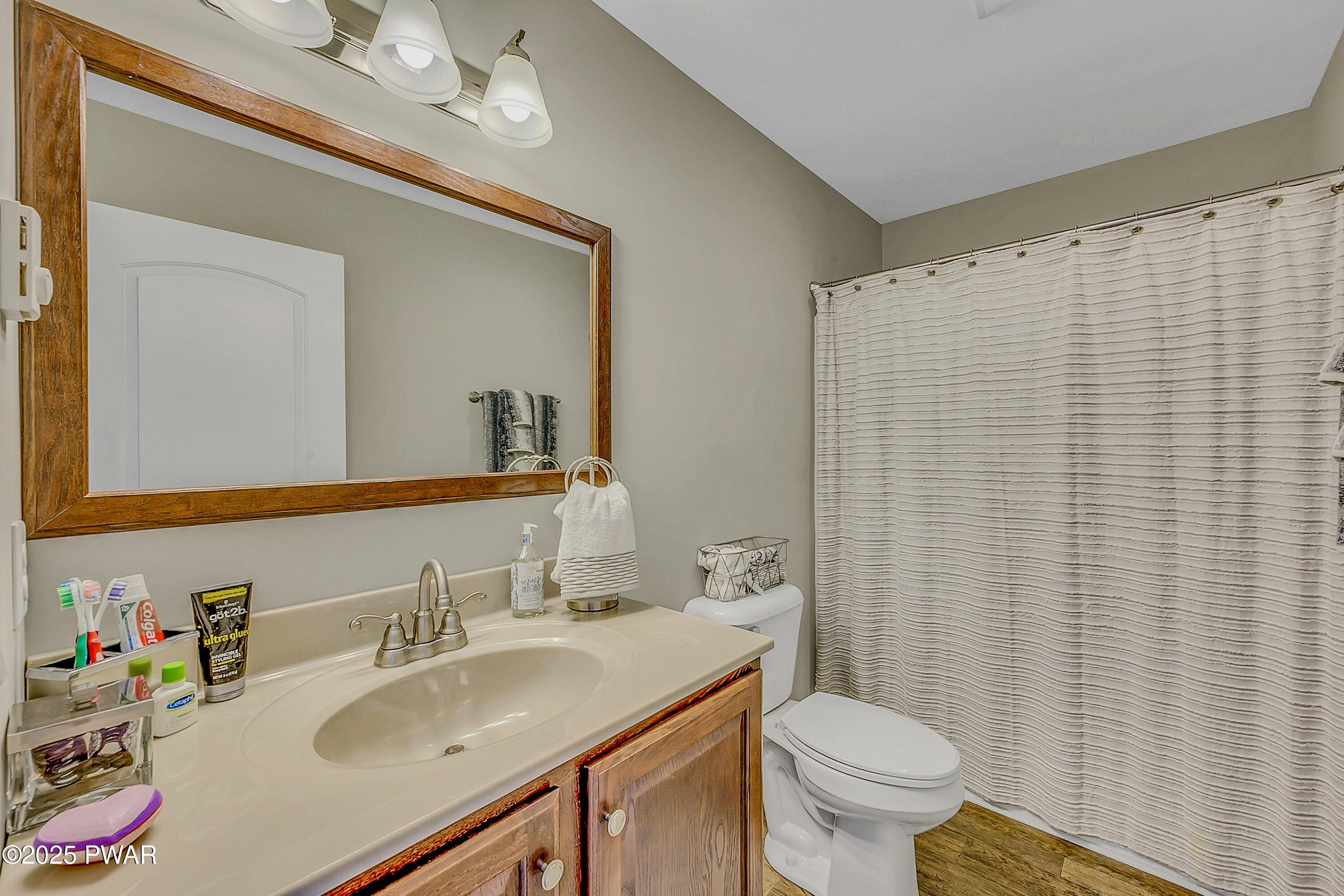 Lake Ariel, Pennsylvania, 18436, United States, 4 Bedrooms Bedrooms, ,4 BathroomsBathrooms,Residential,For Sale,1998731