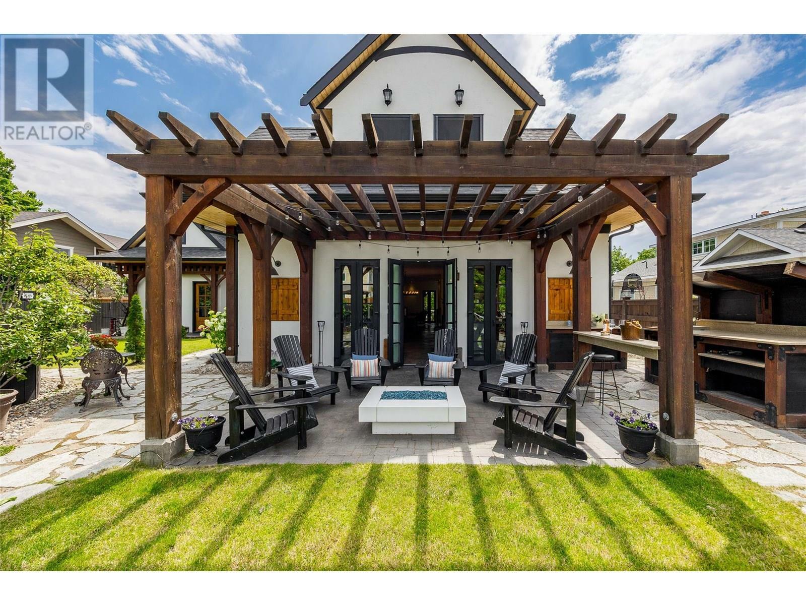 KELOWNA, British Columbia, V1Y 5N3, CA, 6 Bedrooms Bedrooms, ,4 BathroomsBathrooms,Residential,For Sale,1883056