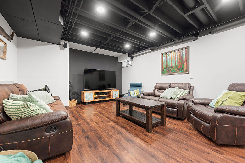 Valparaiso, Indiana, 46385, United States, 4 Bedrooms Bedrooms, ,3 BathroomsBathrooms,Residential,For Sale,1988266