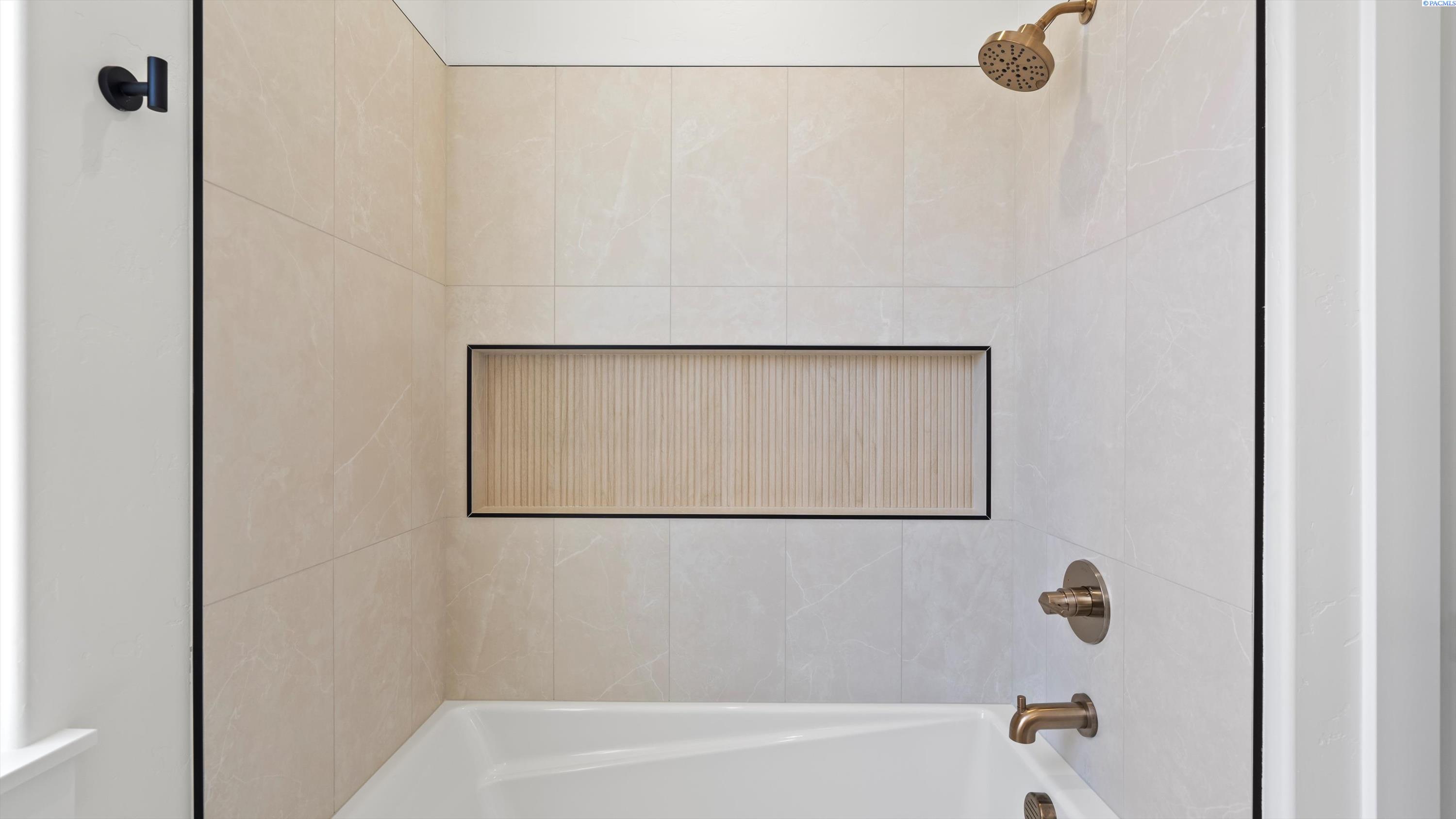 Richland, Washington, 99352, United States, 4 Bedrooms Bedrooms, ,3 BathroomsBathrooms,Residential,For Sale,1996125