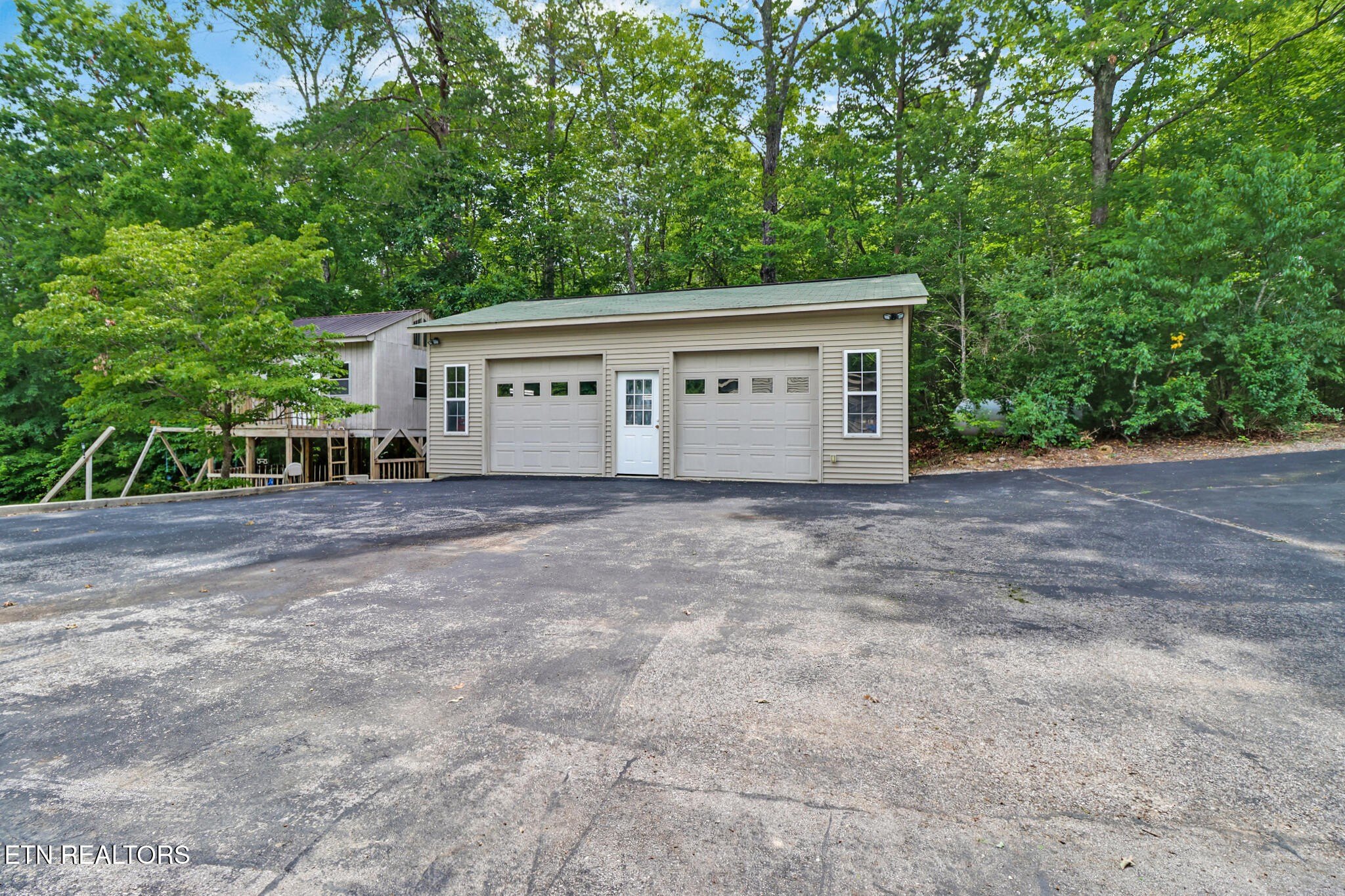 Crossville, Tennessee, 38571, United States, 3 Bedrooms Bedrooms, ,4 BathroomsBathrooms,Residential,For Sale,1979710