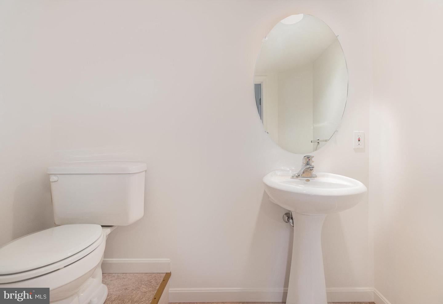 HUMMELSTOWN, Pennsylvania, 17036, United States, 4 Bedrooms Bedrooms, ,3 BathroomsBathrooms,Residential,For Sale,1974344