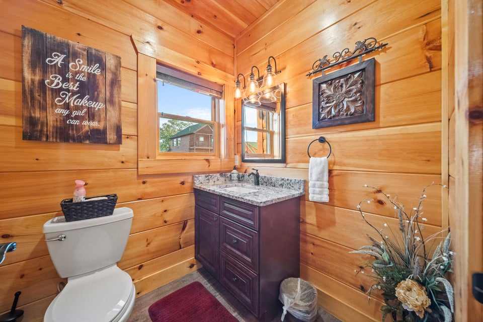 Sevierville, Tennessee, 37876, United States, 4 Bedrooms Bedrooms, ,6 BathroomsBathrooms,Residential,For Sale,1976346