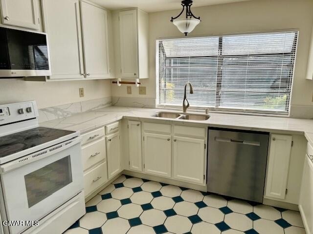 Lancaster, California, 93536, United States, 4 Bedrooms Bedrooms, ,3 BathroomsBathrooms,Residential,For Sale,1974570