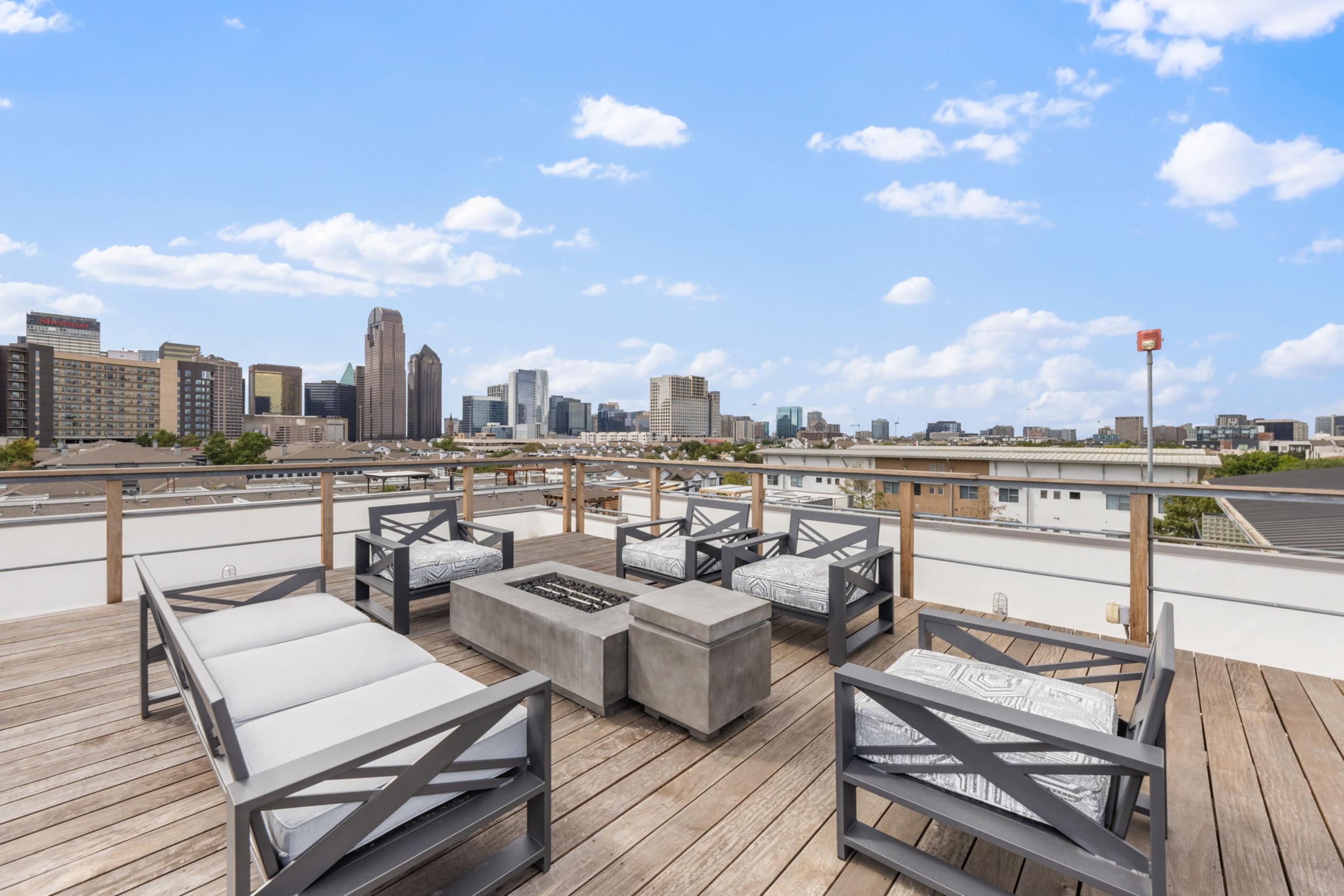  Industrial Sophistication Meets Boutique Loft Living in Downtown Dallas - 物件實景