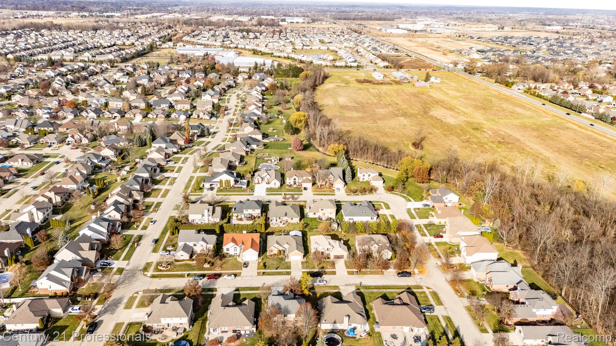 Macomb, Michigan, 48044, United States, 4 Bedrooms Bedrooms, ,3 BathroomsBathrooms,Residential,For Sale,1997727