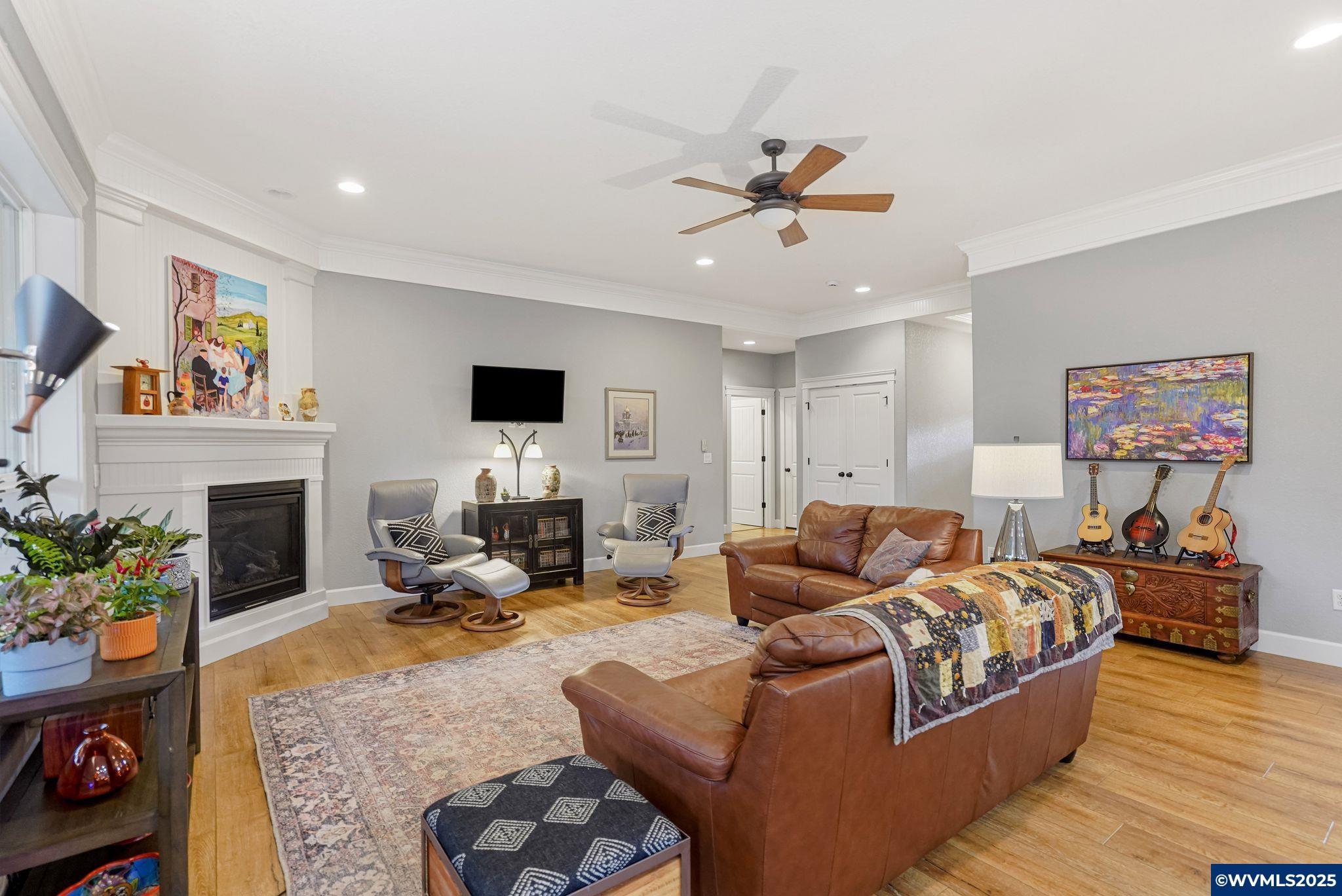 Dallas, Oregon, 97338, United States, 4 Bedrooms Bedrooms, ,2 BathroomsBathrooms,Residential,For Sale,1991904