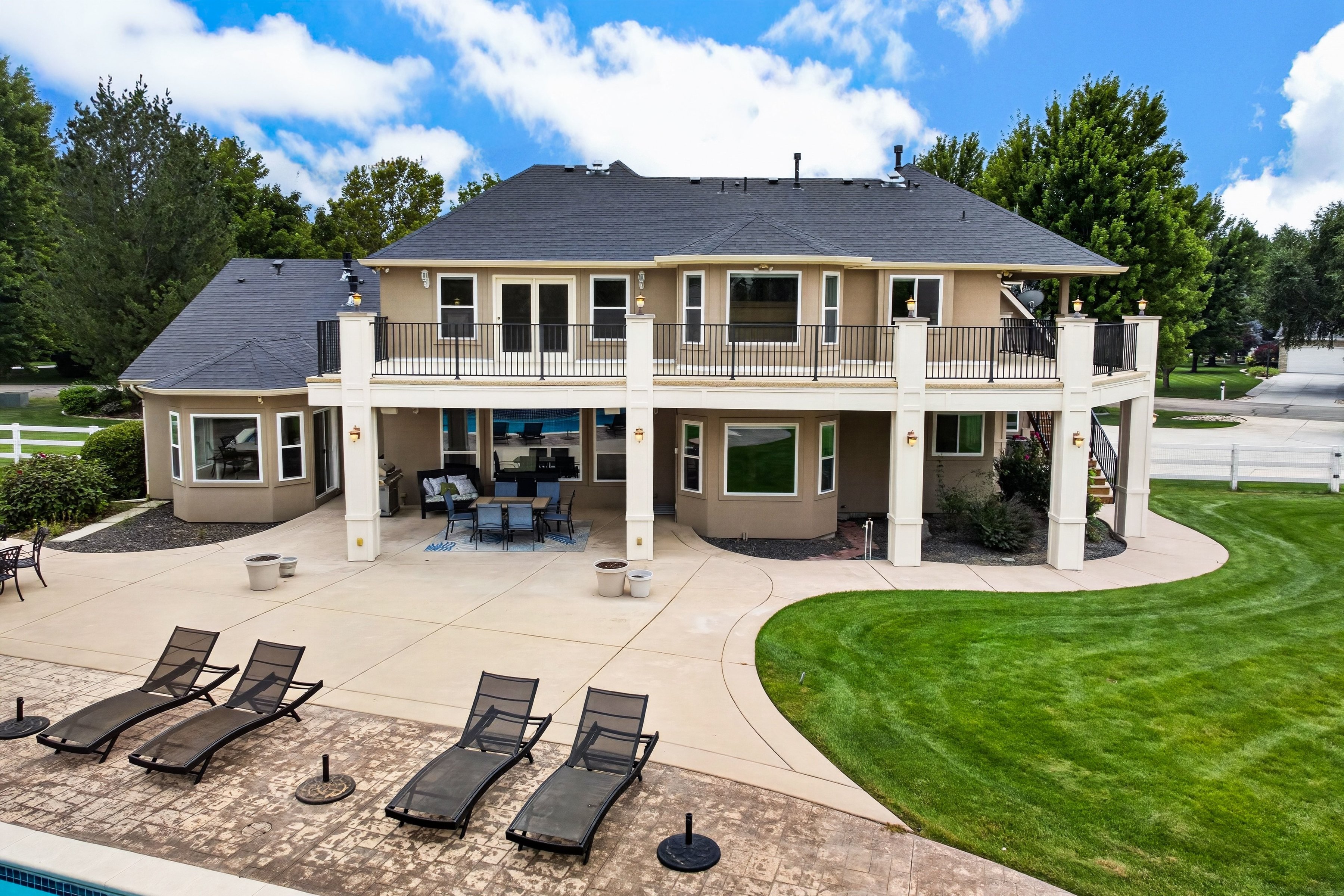  Exceptional Eagle Property - 物件實景