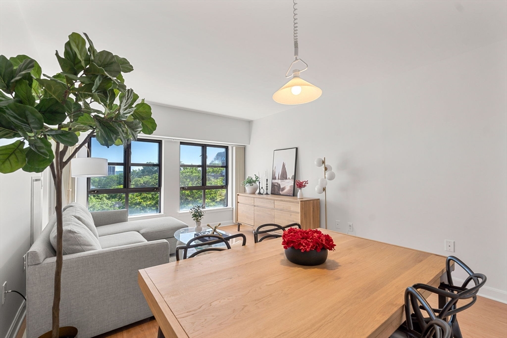 Cambridge, Massachusetts, 02139, United States, 1 Bedroom Bedrooms, ,2 BathroomsBathrooms,Residential,For Sale,1875314
