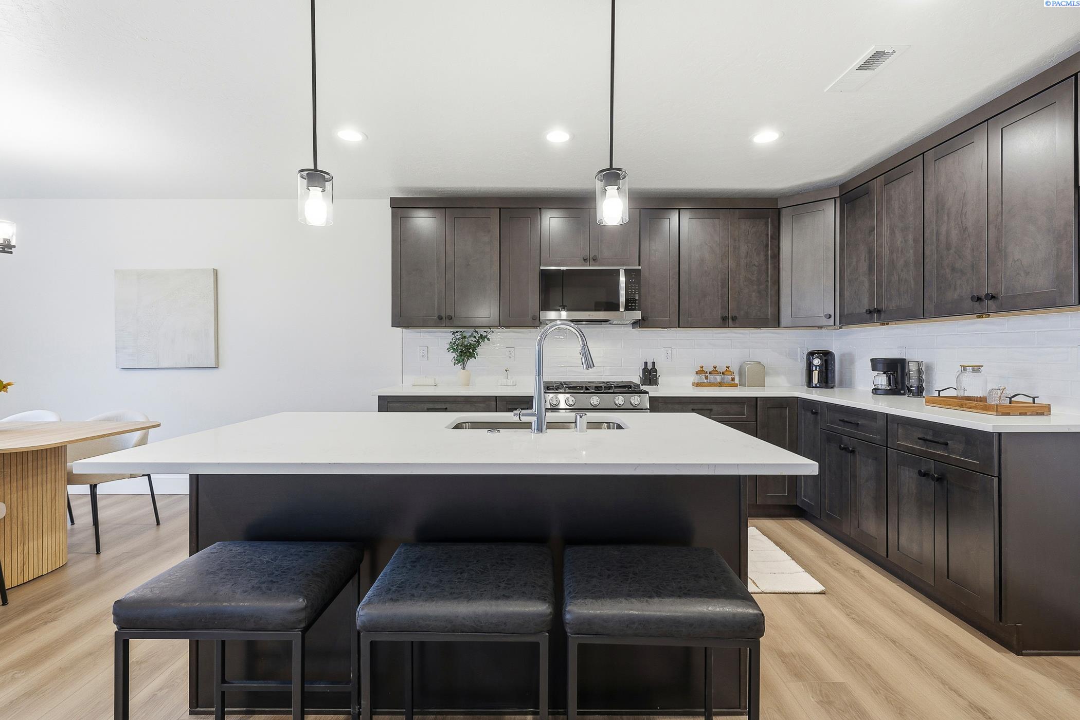 Kennewick, Washington, 99338, United States, 3 Bedrooms Bedrooms, ,2 BathroomsBathrooms,Residential,For Sale,2000655