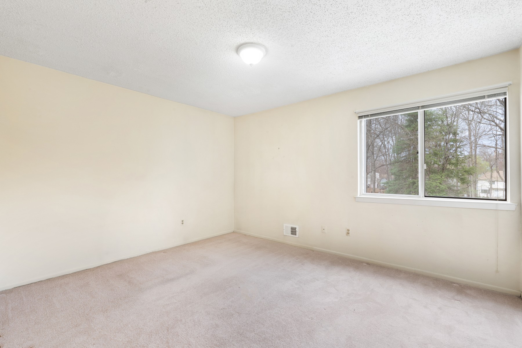  ?Westbrook Woods? Well Maintained Townhome - 物件實景