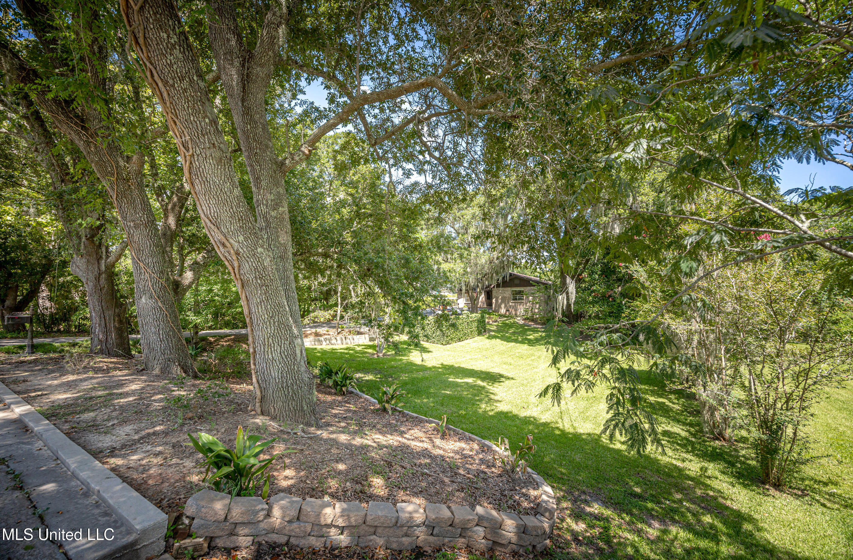 Ocean Springs, Mississippi, 39564, United States, 3 Bedrooms Bedrooms, ,3 BathroomsBathrooms,Residential,For Sale,1903607