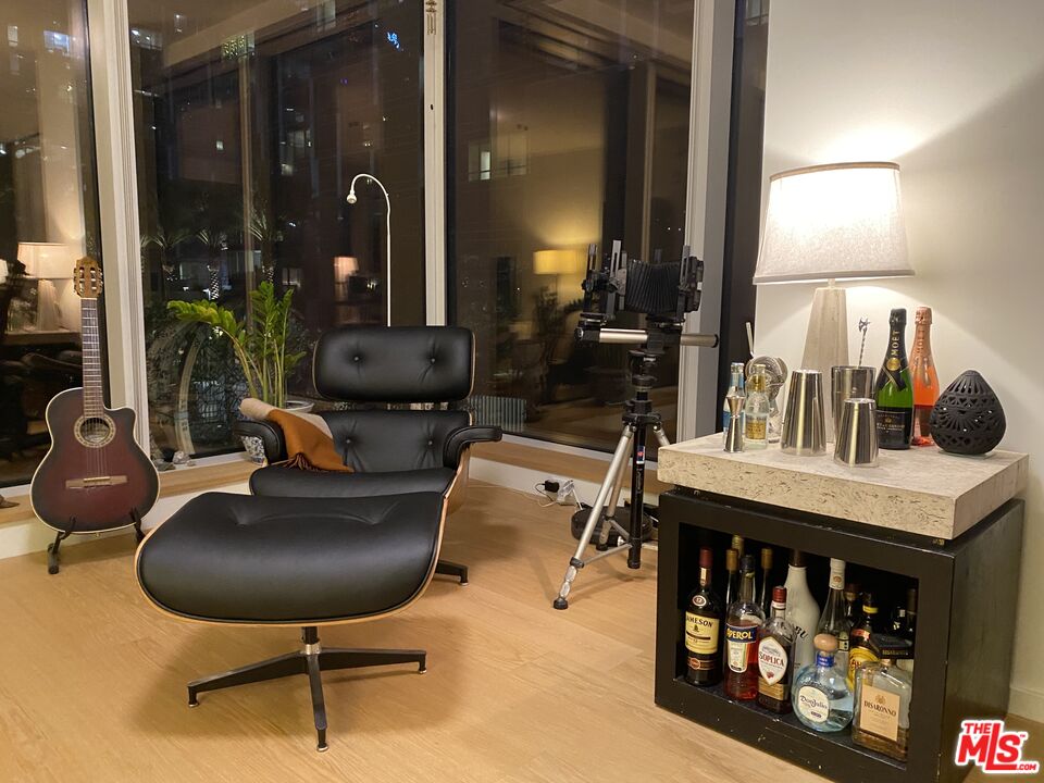 Los Angeles, California, 90017, United States, 1 Bedroom Bedrooms, ,2 BathroomsBathrooms,Residential,For Sale,1987856