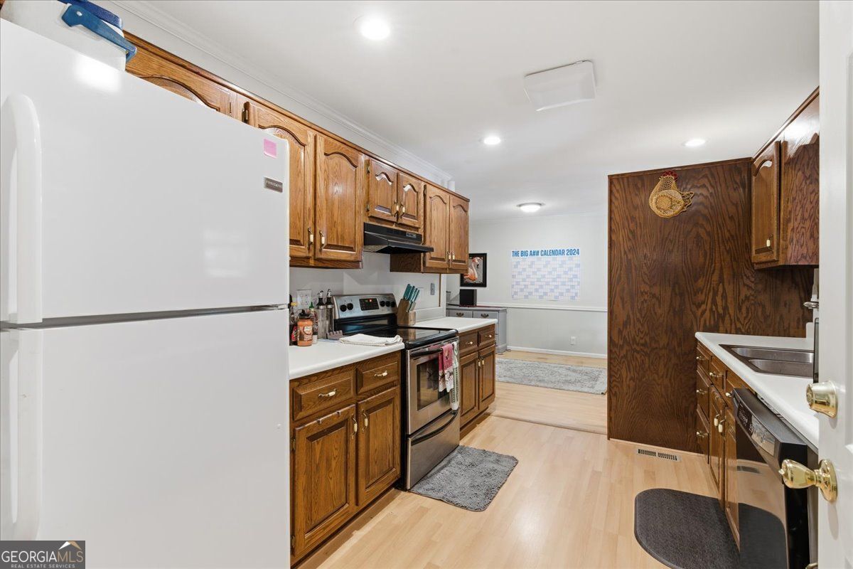 Douglasville, Georgia, 30135, United States, 5 Bedrooms Bedrooms, ,3 BathroomsBathrooms,Residential,For Sale,1988782