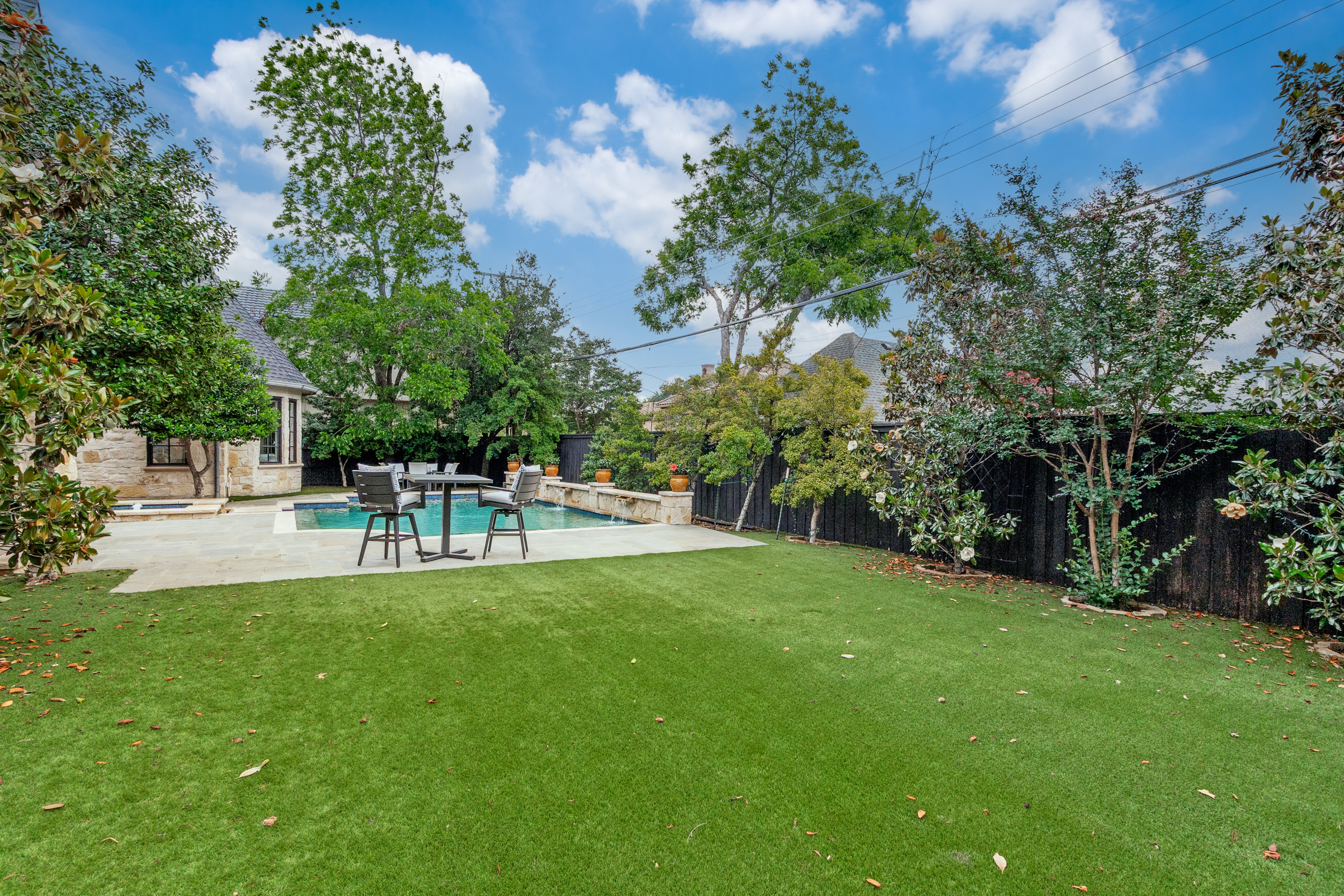 Grand, Light-Filled Retreat Designed for Entertaining in Preston Hollow - 物件實景