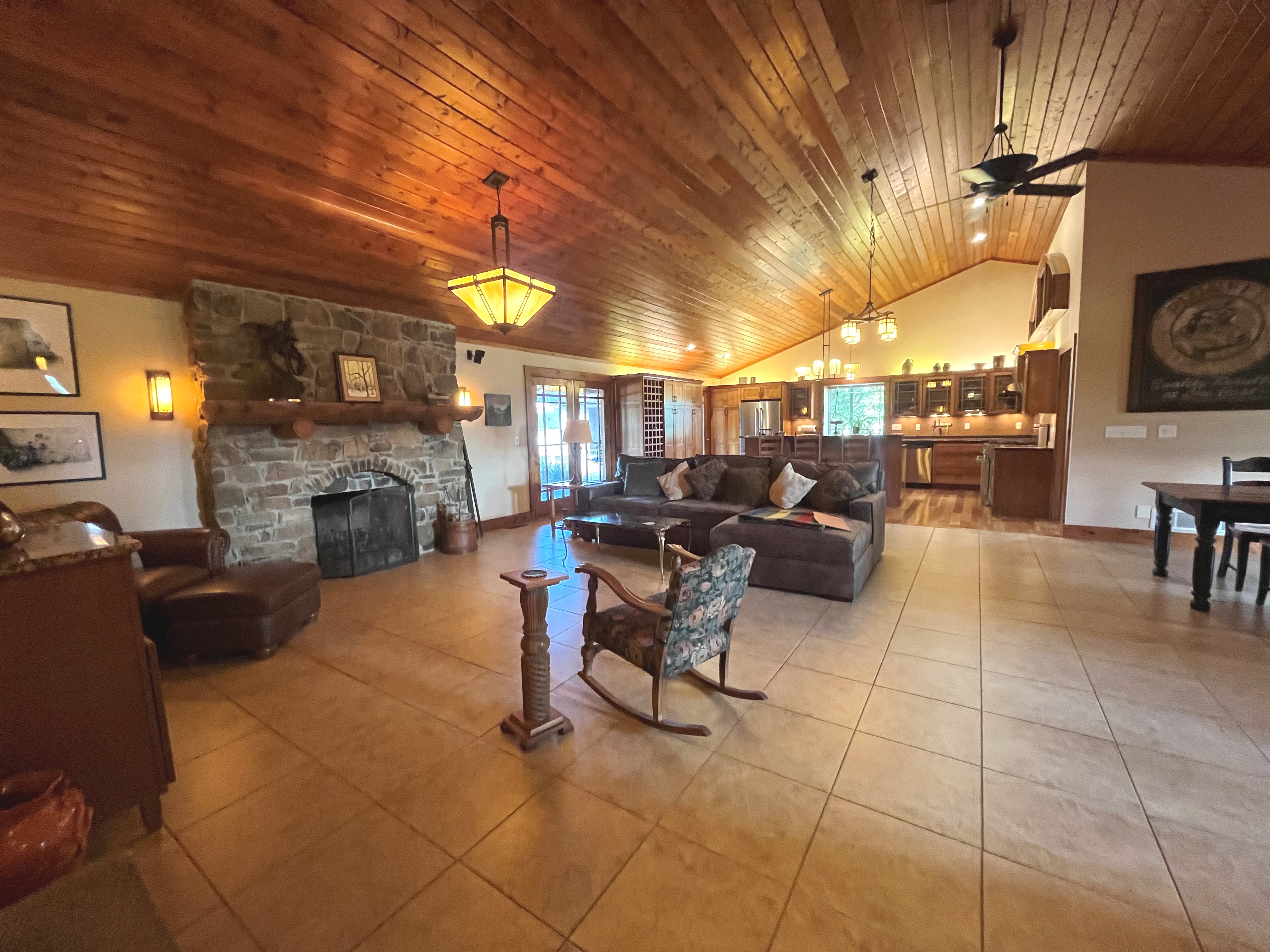Chillicothe, Missouri, 64601, United States, 3 Bedrooms Bedrooms, ,3 BathroomsBathrooms,Residential,For Sale,1924445