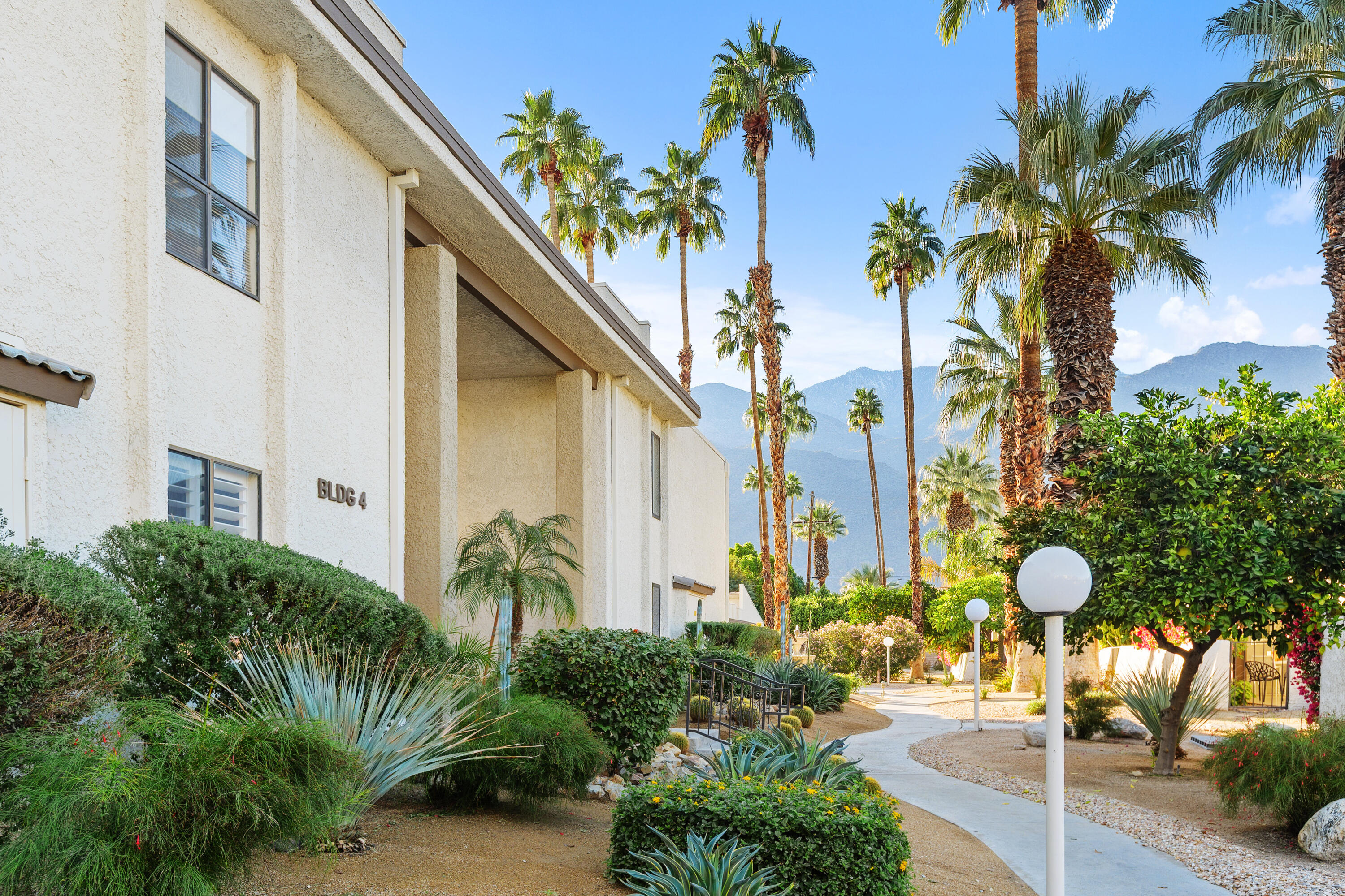 Palm Springs, California, 92264, United States, 3 Bedrooms Bedrooms, ,2 BathroomsBathrooms,Residential,For Sale,1998935