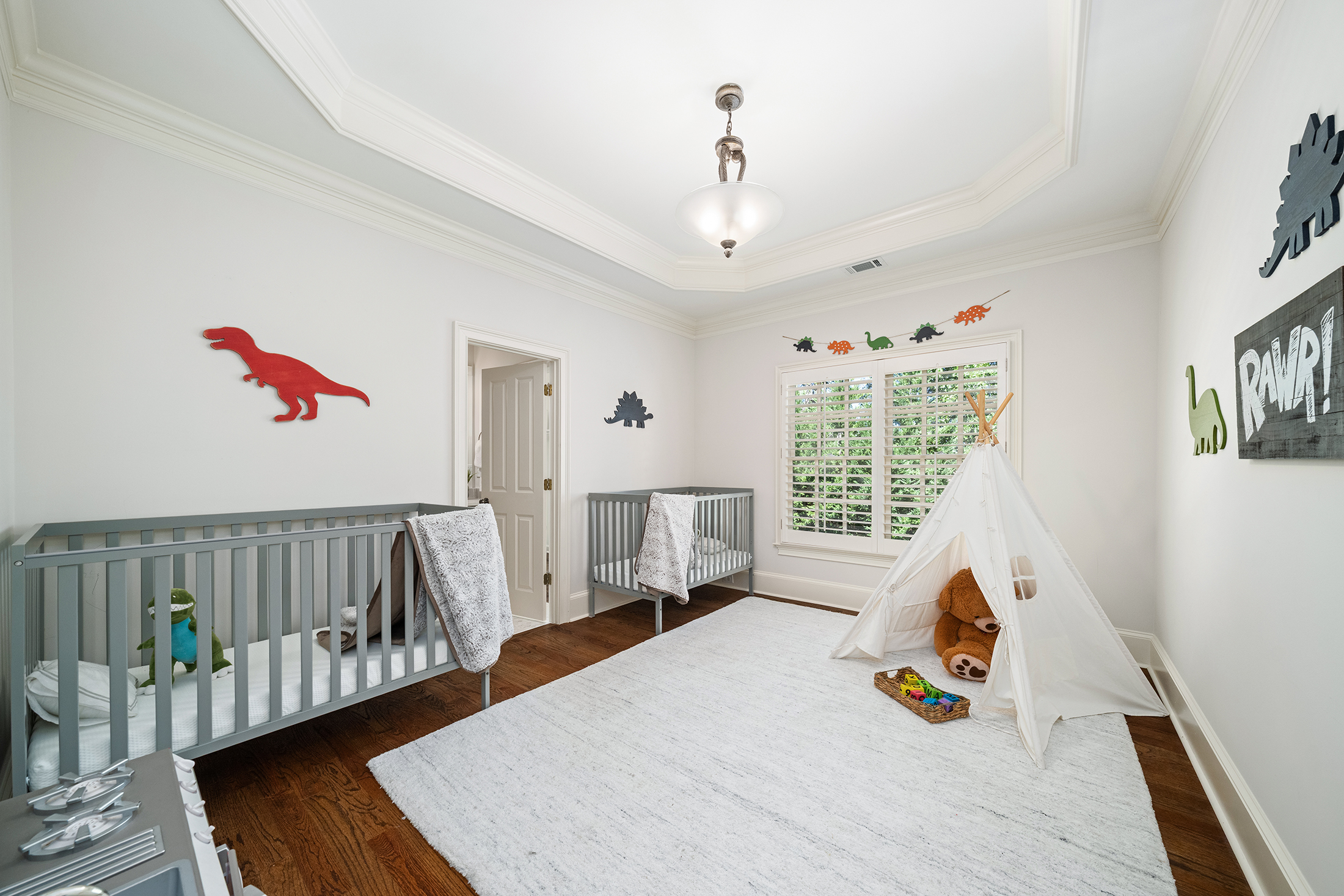  Located Within the Gated Greystone Farms Community in Milton - 物件實景
